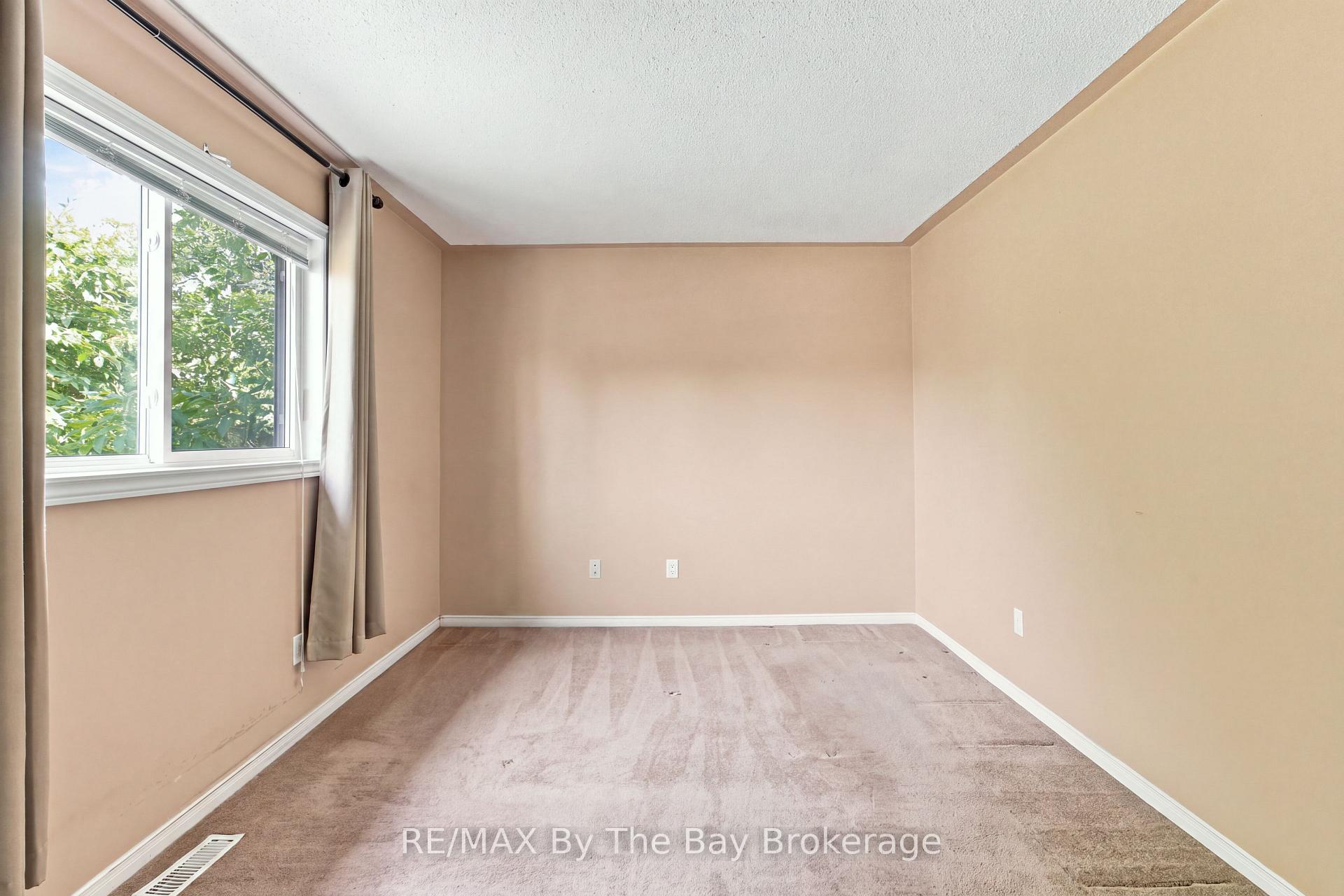 Photo 21 of 36 Harbour Crescent, Wasaga Beach — HOMEH