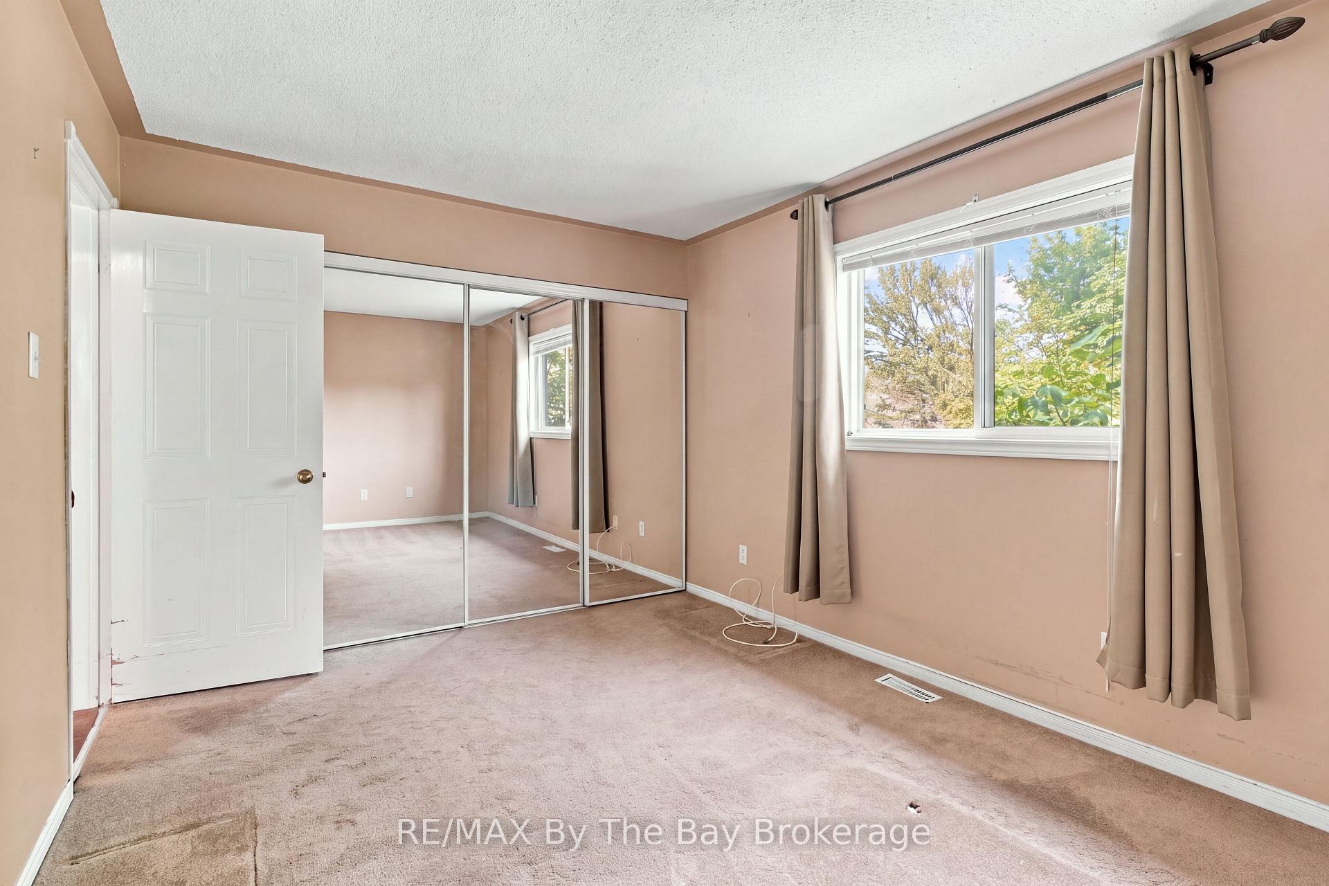 Photo 23 of 36 Harbour Crescent, Wasaga Beach — HOMEH