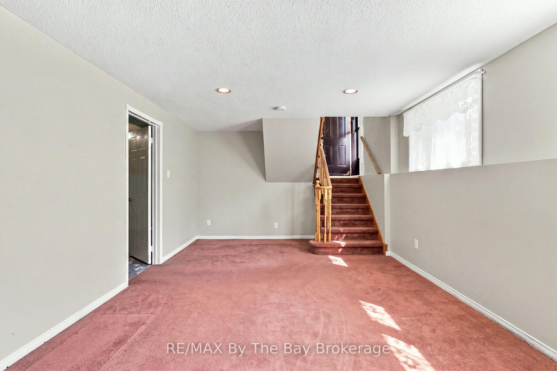 Photo 30 of 36 Harbour Crescent, Wasaga Beach — HOMEH
