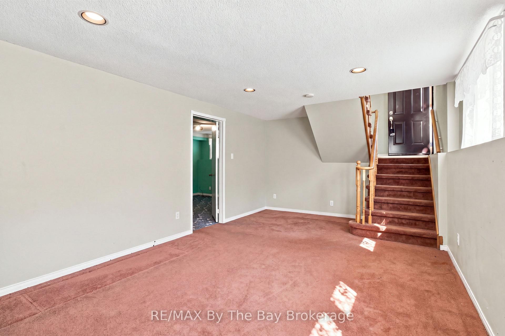 Photo 31 of 36 Harbour Crescent, Wasaga Beach — HOMEH