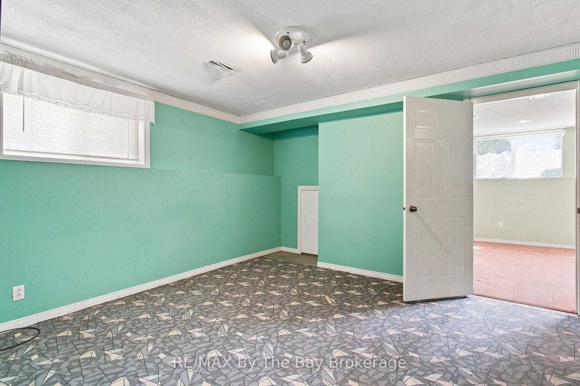 Photo 32 of 36 Harbour Crescent, Wasaga Beach — HOMEH