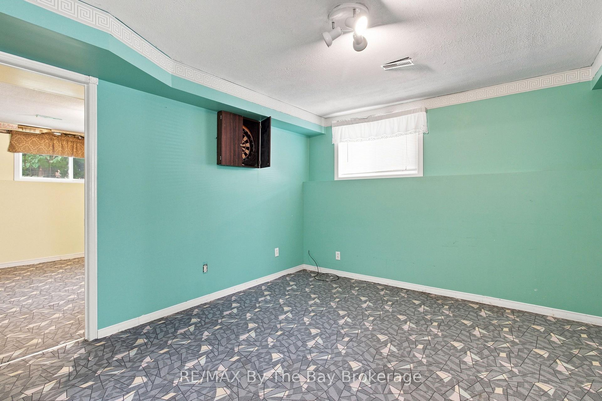 Photo 33 of 36 Harbour Crescent, Wasaga Beach — HOMEH