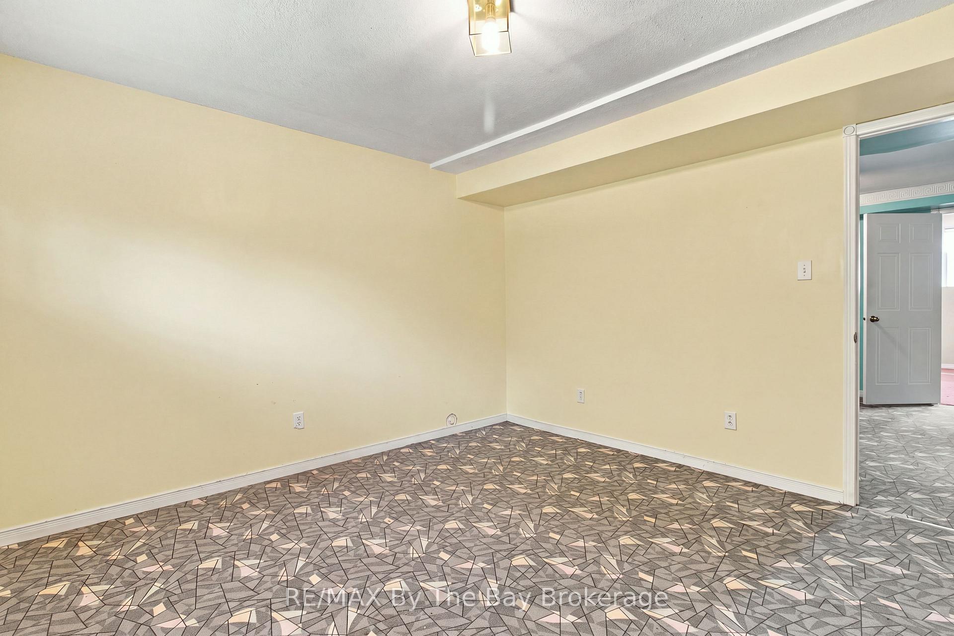 Photo 36 of 36 Harbour Crescent, Wasaga Beach — HOMEH