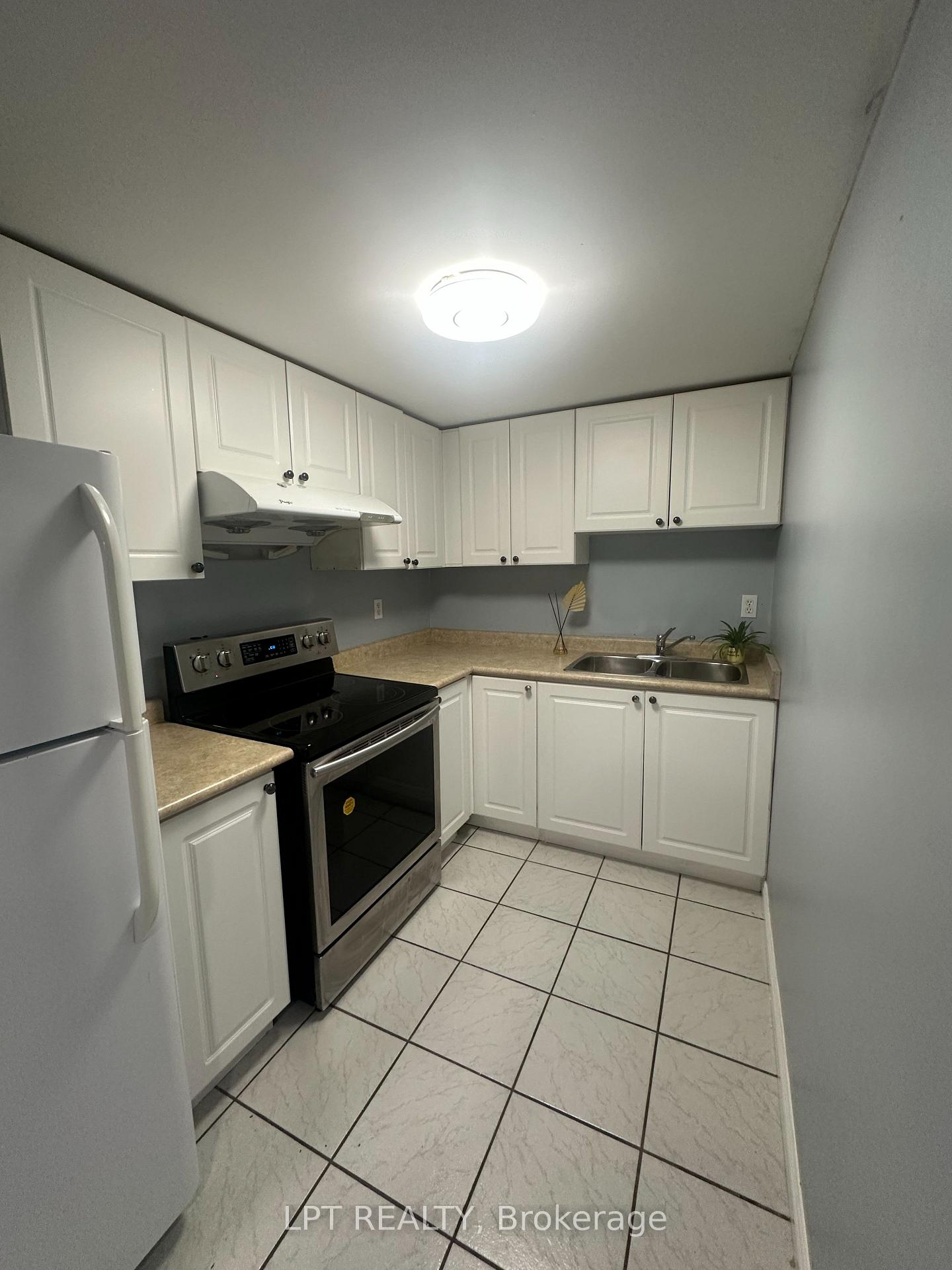 Photo 4 of Unit Bsmt, 33 Kenborough Court, Markham, Milliken Mills East — HOMEH