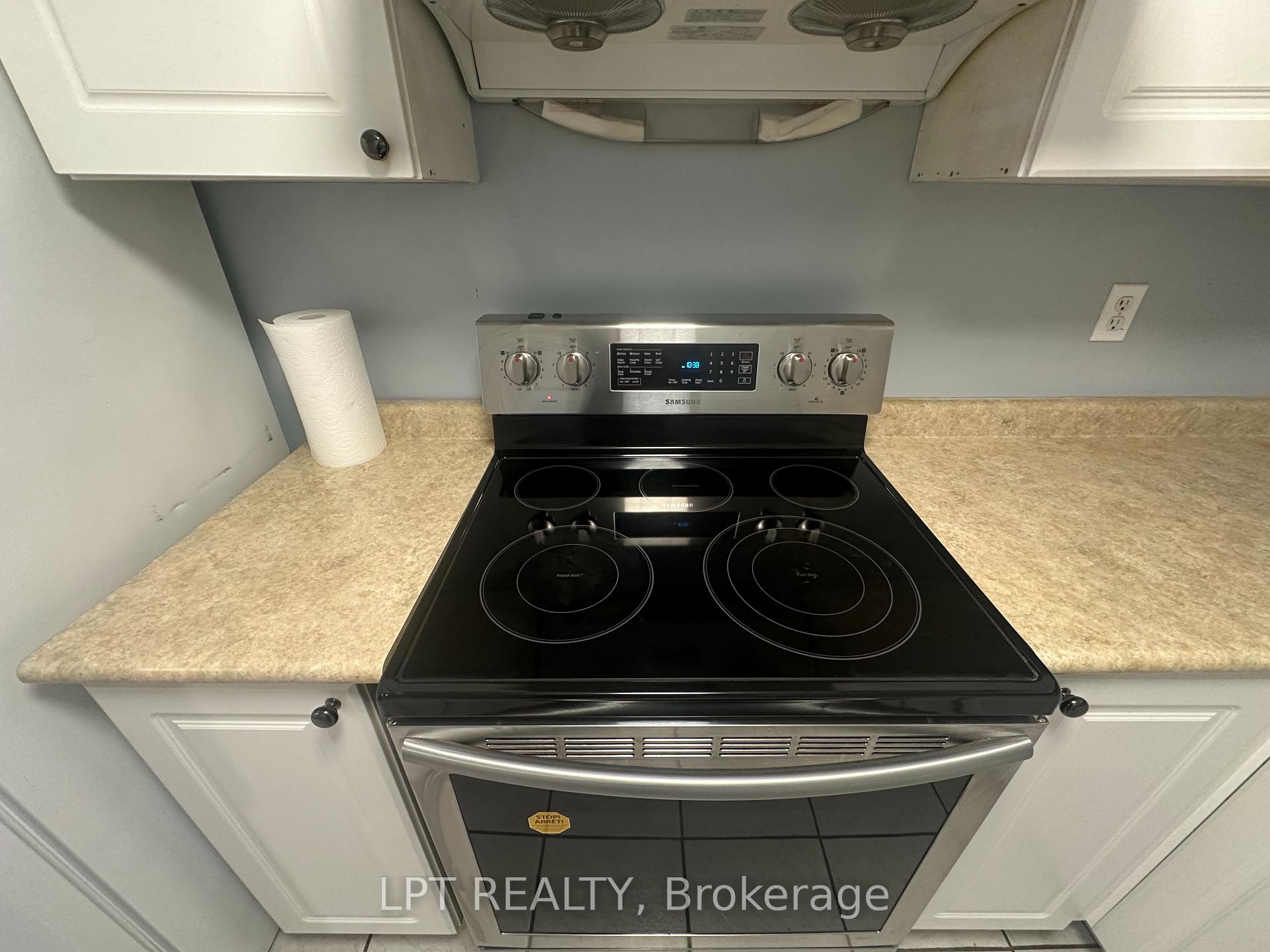 Photo 6 of Unit Bsmt, 33 Kenborough Court, Markham, Milliken Mills East — HOMEH