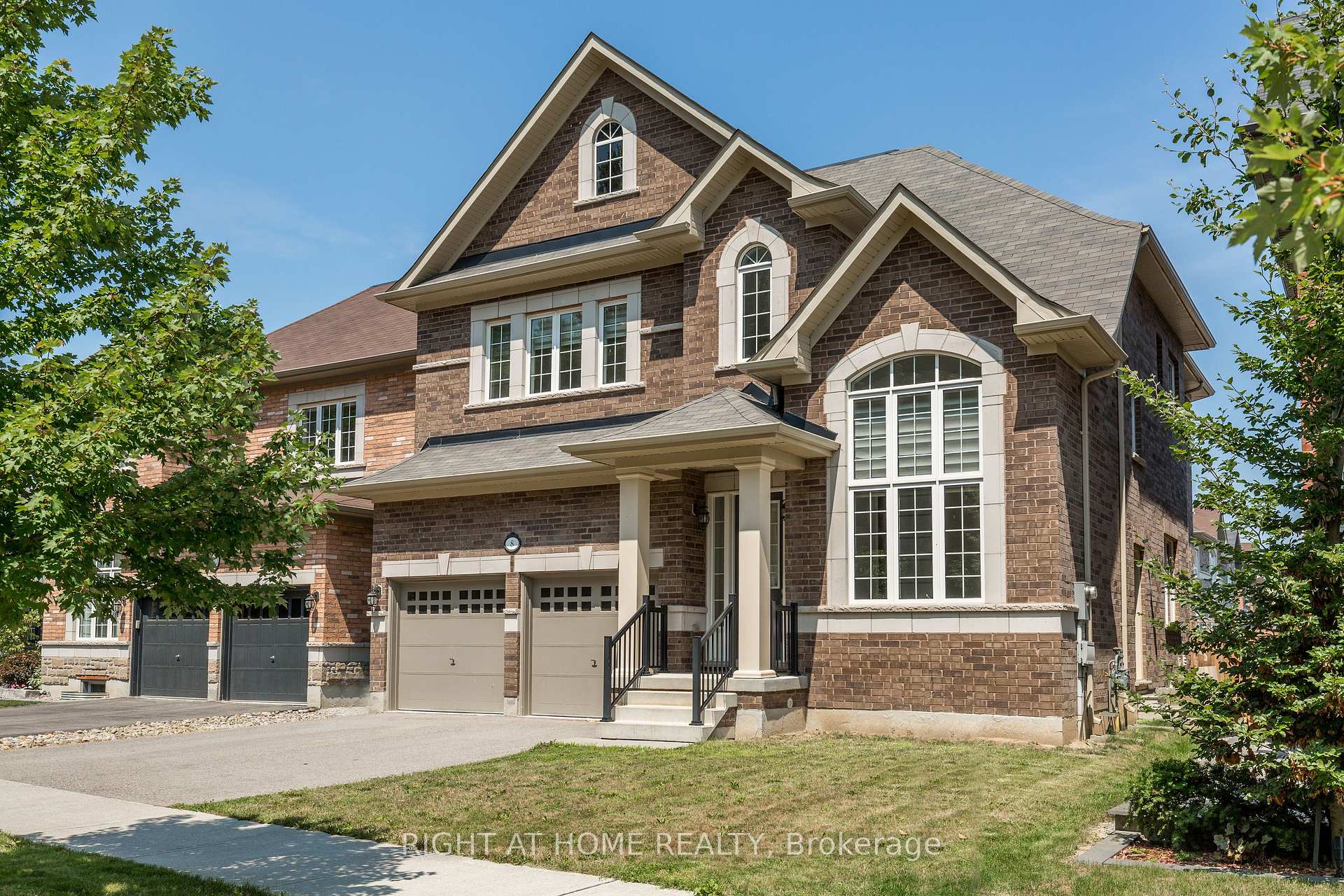 Photo 4 of 8 Monarch Drive, Halton Hills, Georgetown — HOMEH
