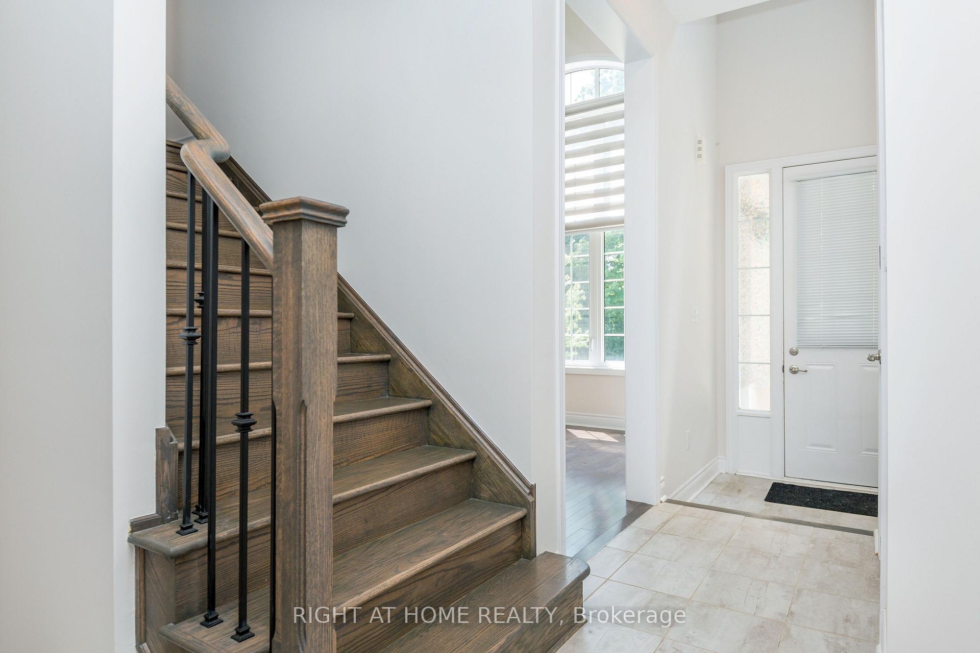 Photo 5 of 8 Monarch Drive, Halton Hills, Georgetown — HOMEH