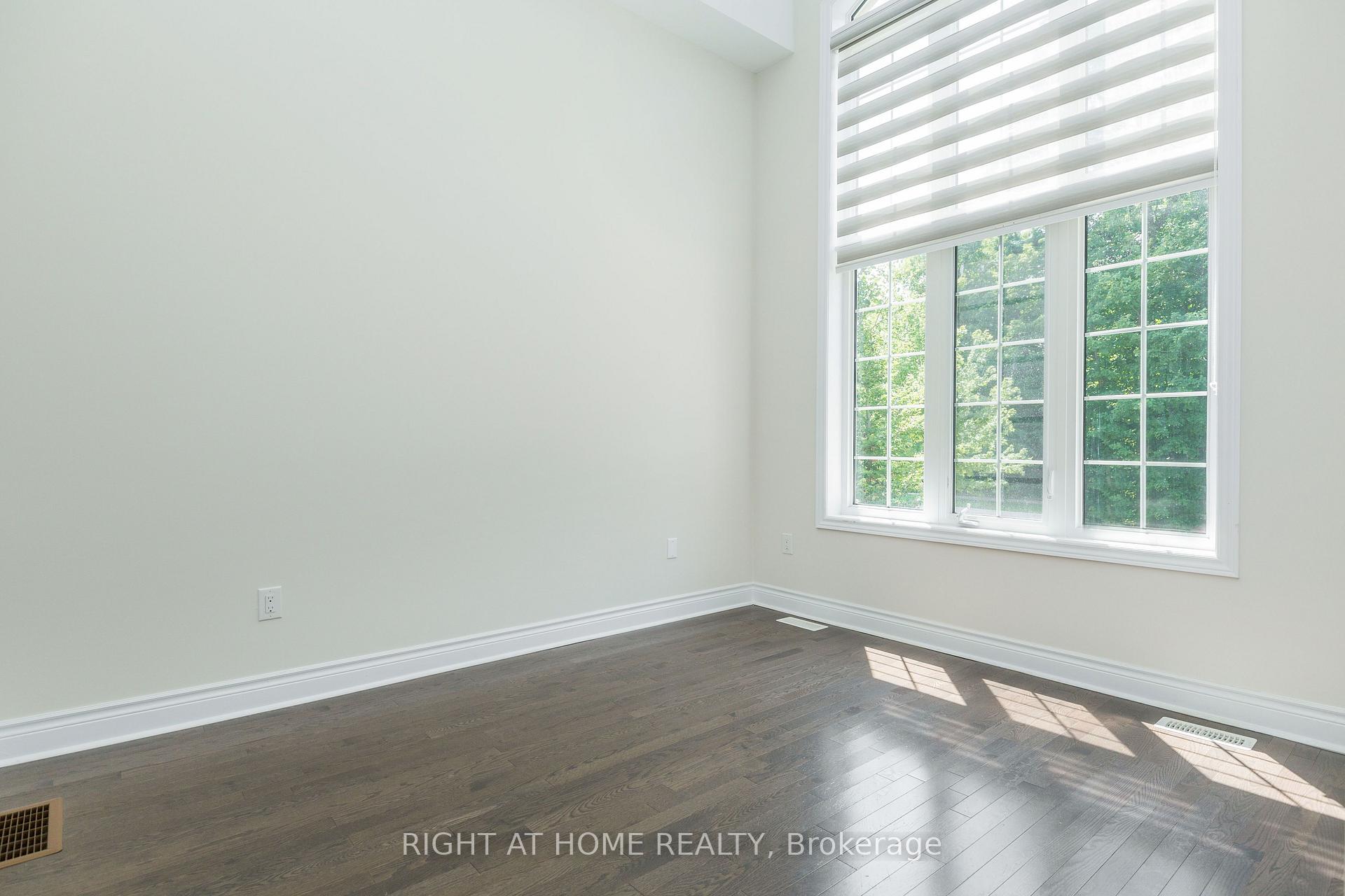 Photo 6 of 8 Monarch Drive, Halton Hills, Georgetown — HOMEH