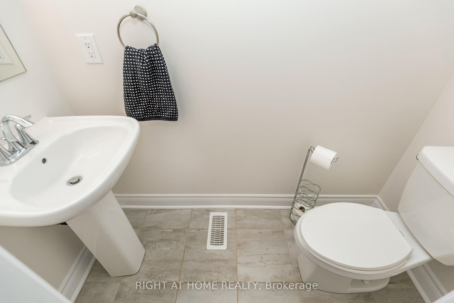 Photo 10 of 8 Monarch Drive, Halton Hills, Georgetown — HOMEH