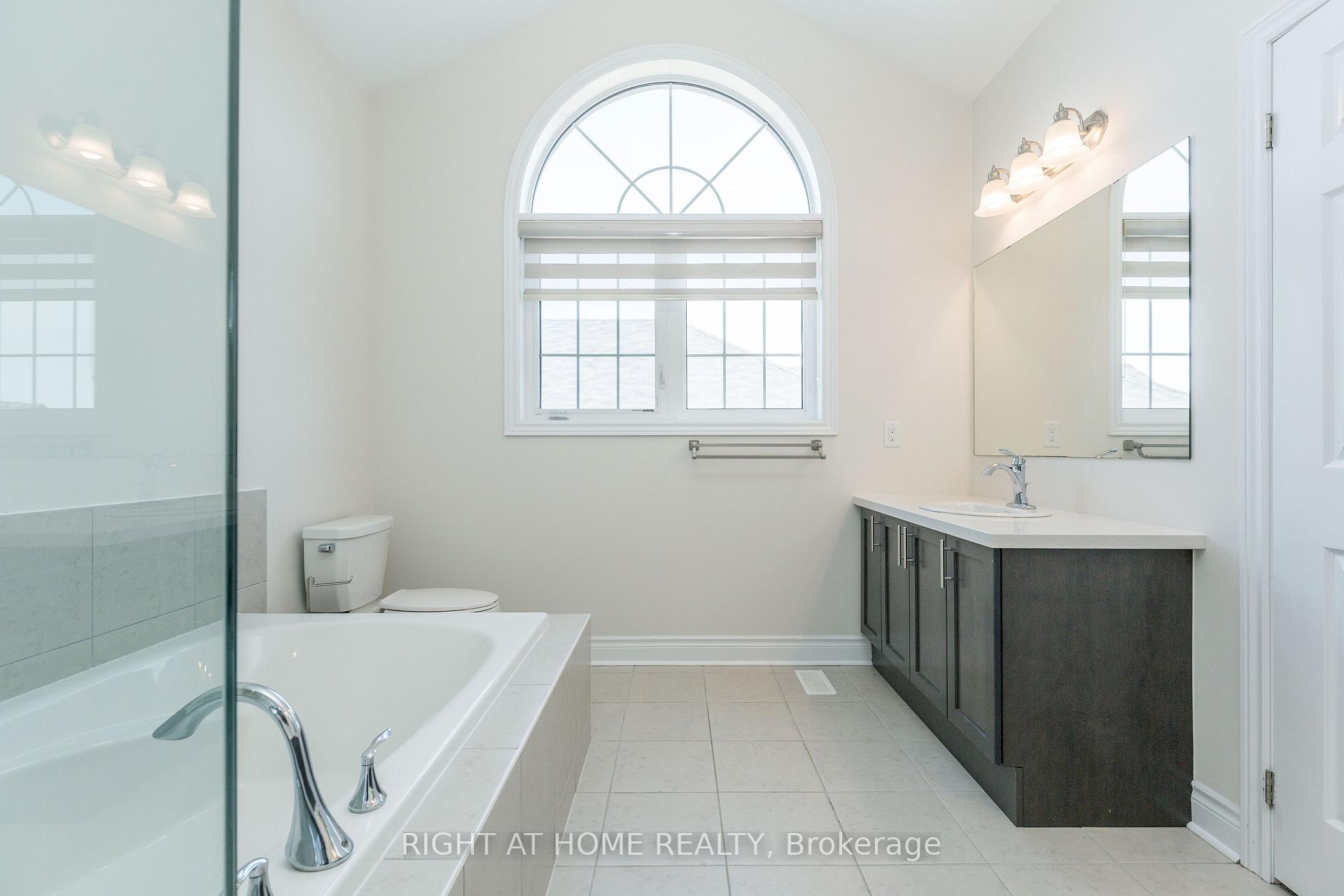Photo 38 of 8 Monarch Drive, Halton Hills, Georgetown — HOMEH