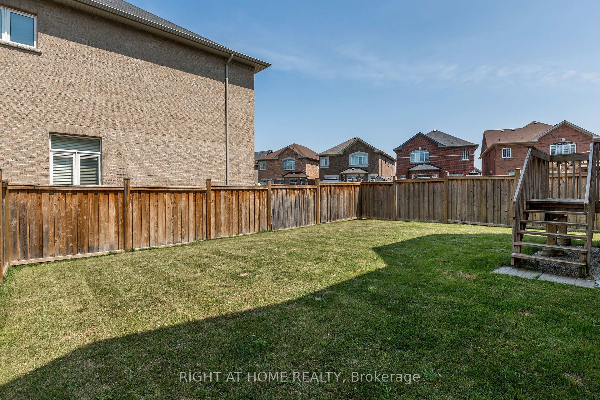 Photo 41 of 8 Monarch Drive, Halton Hills, Georgetown — HOMEH