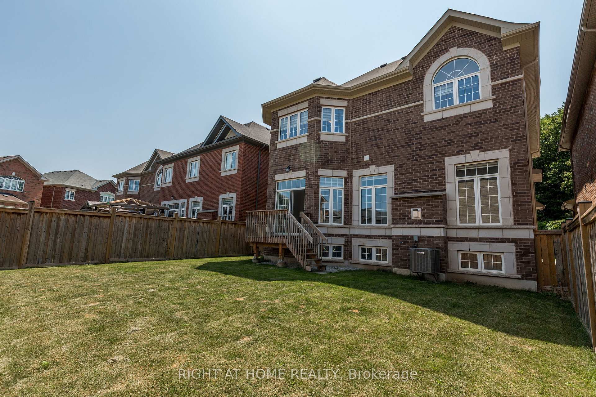 Photo 42 of 8 Monarch Drive, Halton Hills, Georgetown — HOMEH