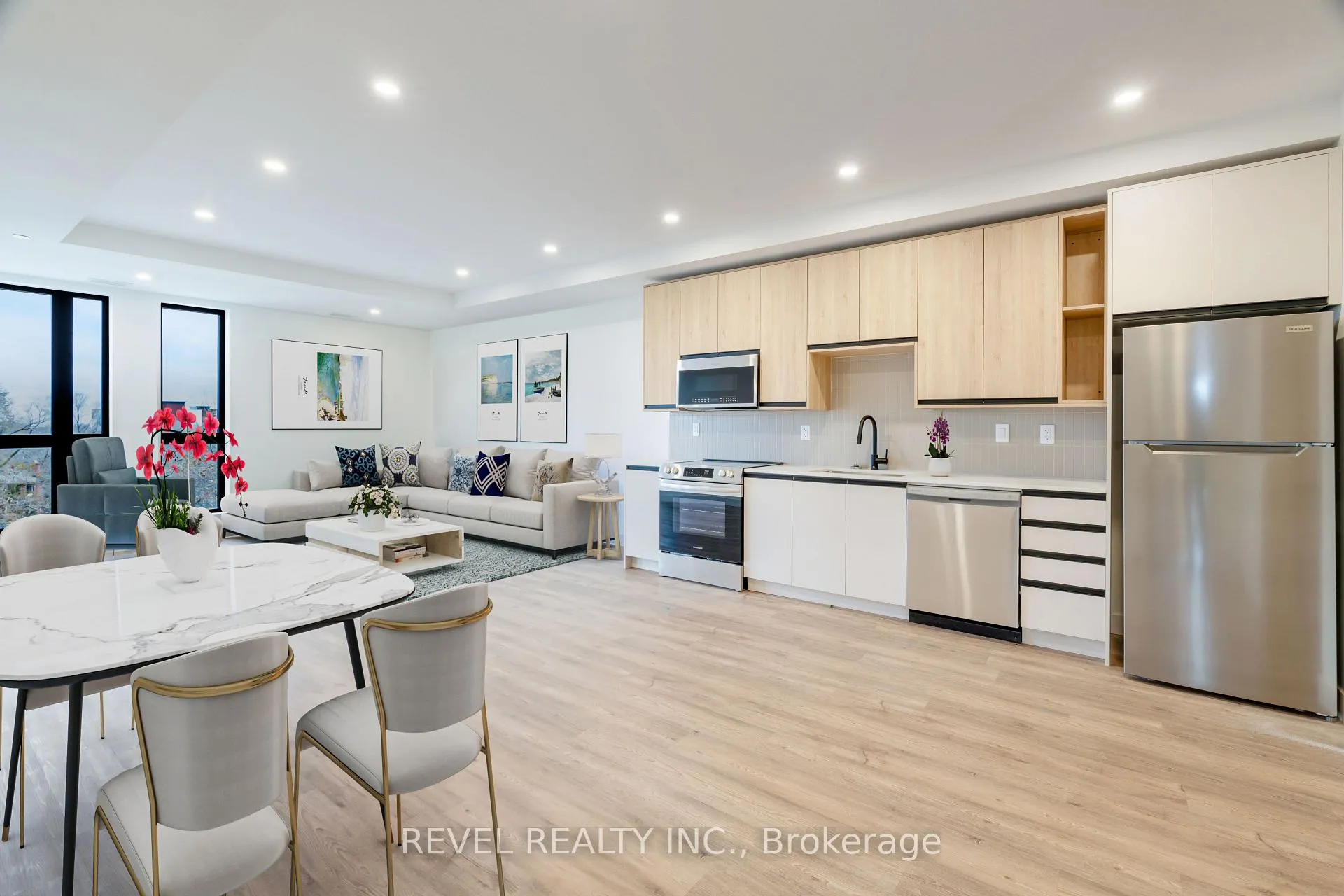 Front of Unit 301, 4390 Hillview Drive