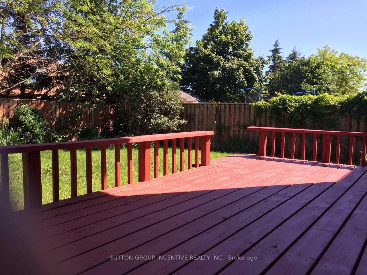 Photo 2 of 18 Merganser Court, Barrie, Painswick South — HOMEH