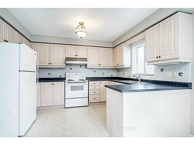 Photo 3 of 18 Merganser Court, Barrie, Painswick South — HOMEH