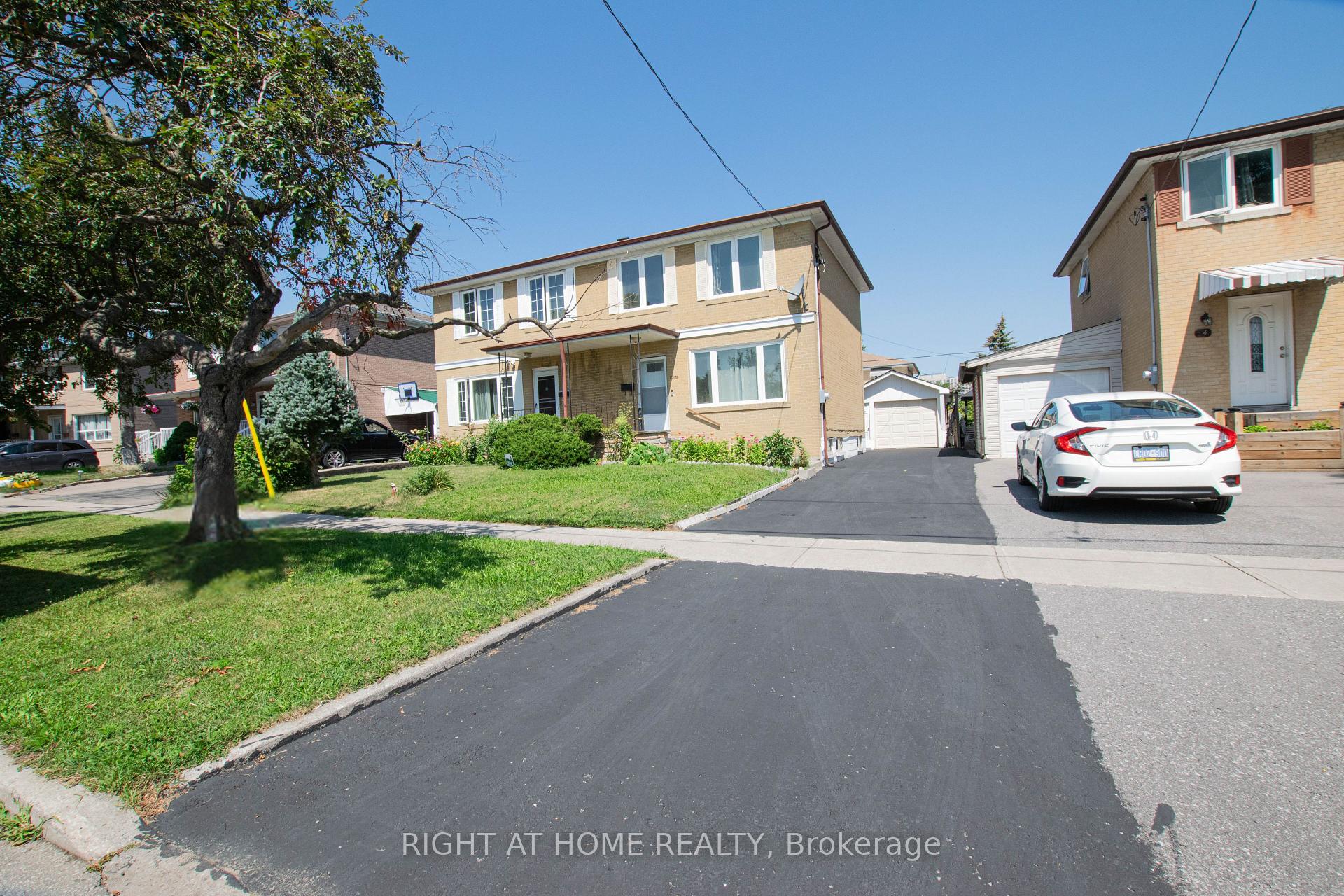 Front of 32 Ellendale Drive
