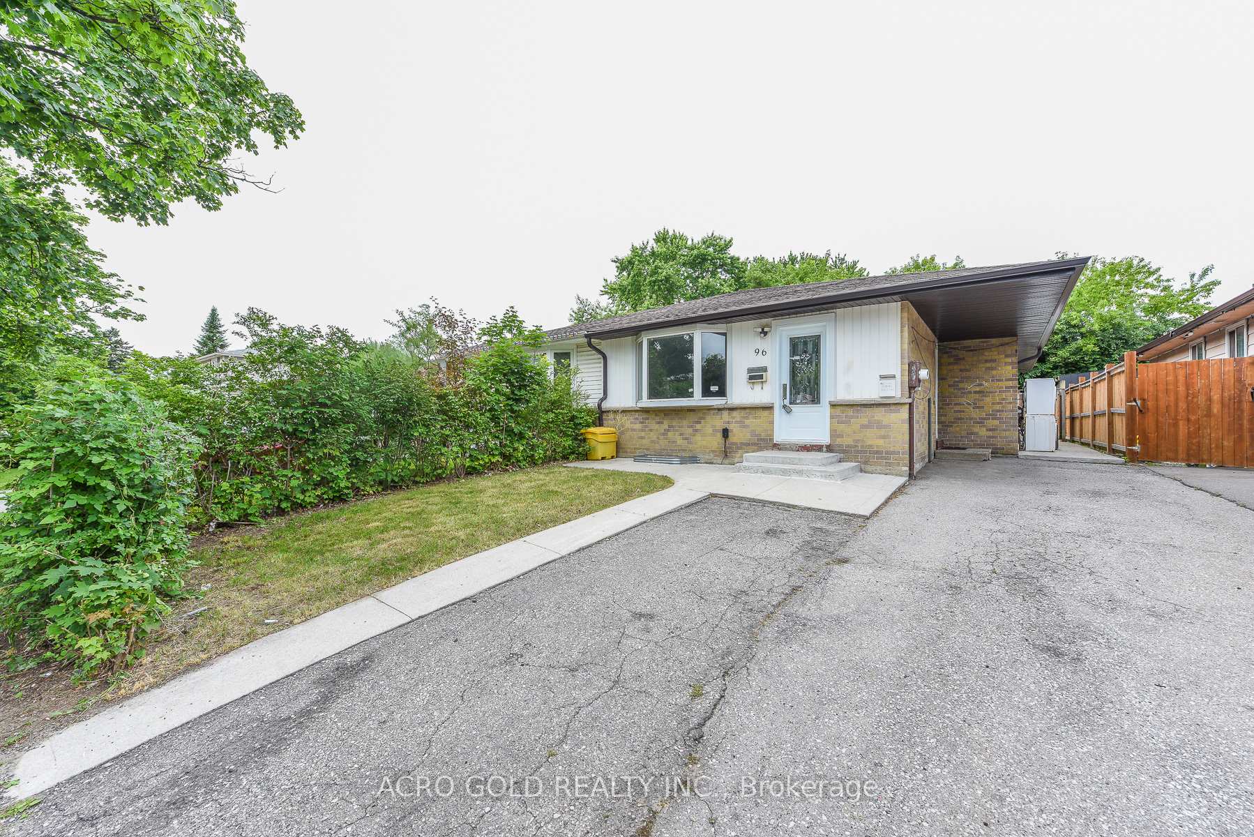 Photo 3 of 96 Archdekin Drive, Brampton, Madoc — HOMEH