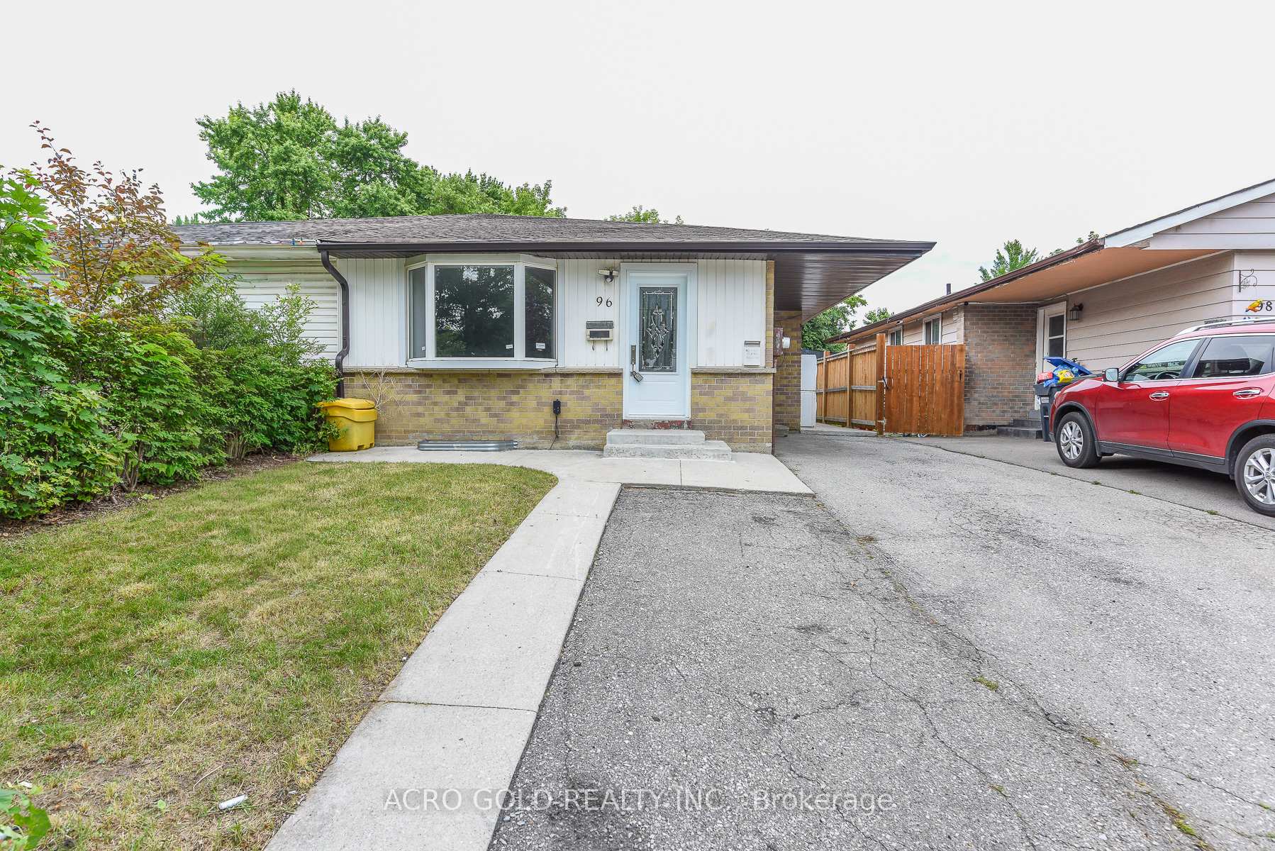 Photo 4 of 96 Archdekin Drive, Brampton, Madoc — HOMEH