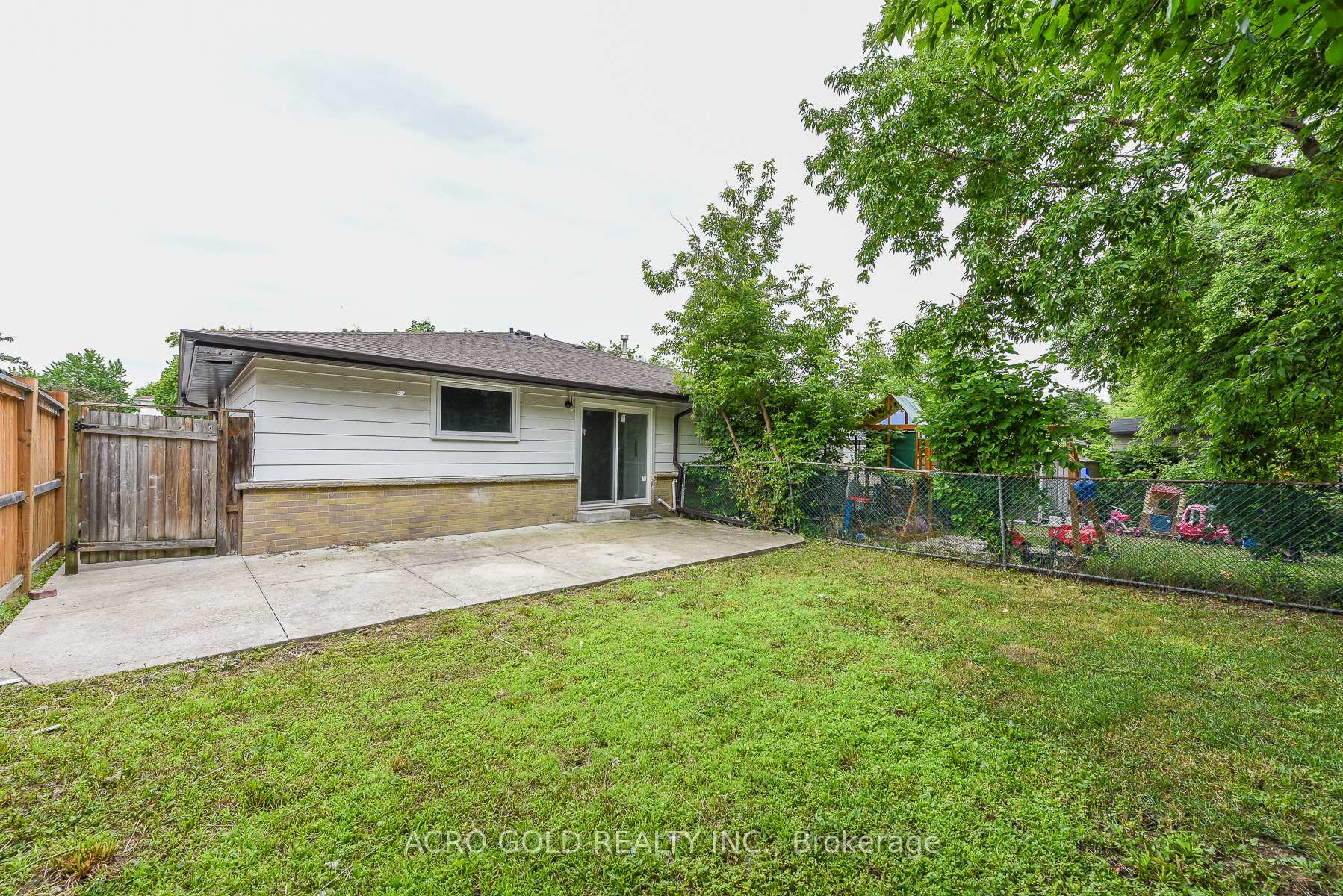 Photo 49 of 96 Archdekin Drive, Brampton, Madoc — HOMEH