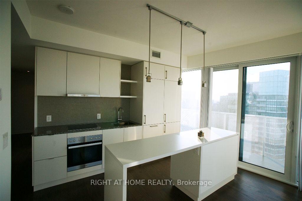 Photo 3 of Unit 5704, 100 Harbour Street, Toronto, Waterfront Communities — HOMEH