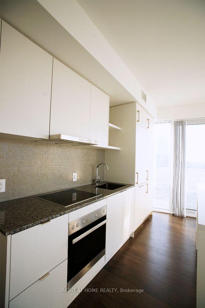 Photo 5 of Unit 5704, 100 Harbour Street, Toronto, Waterfront Communities — HOMEH