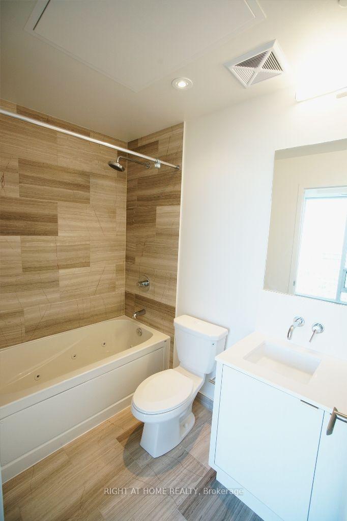 Photo 8 of Unit 5704, 100 Harbour Street, Toronto, Waterfront Communities — HOMEH
