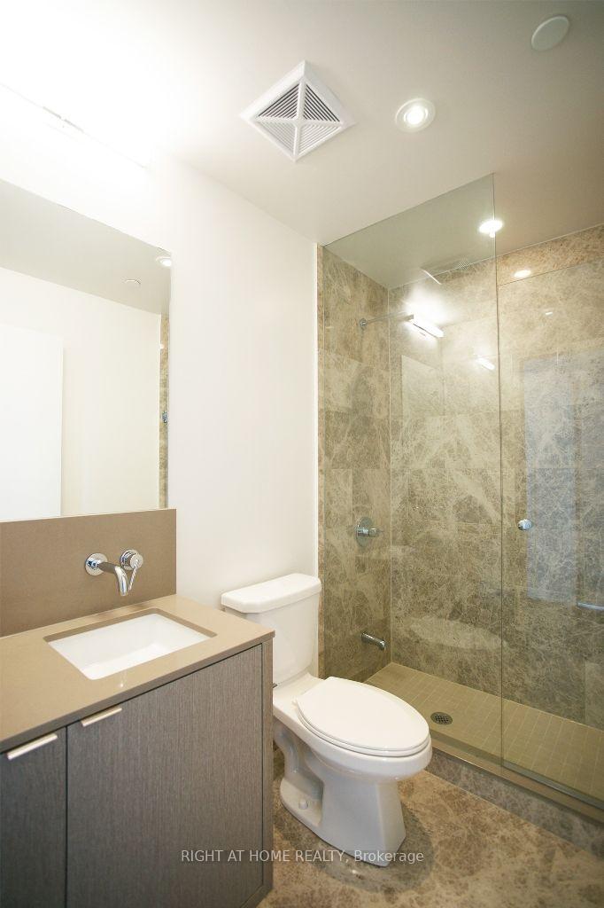 Photo 9 of Unit 5704, 100 Harbour Street, Toronto, Waterfront Communities — HOMEH