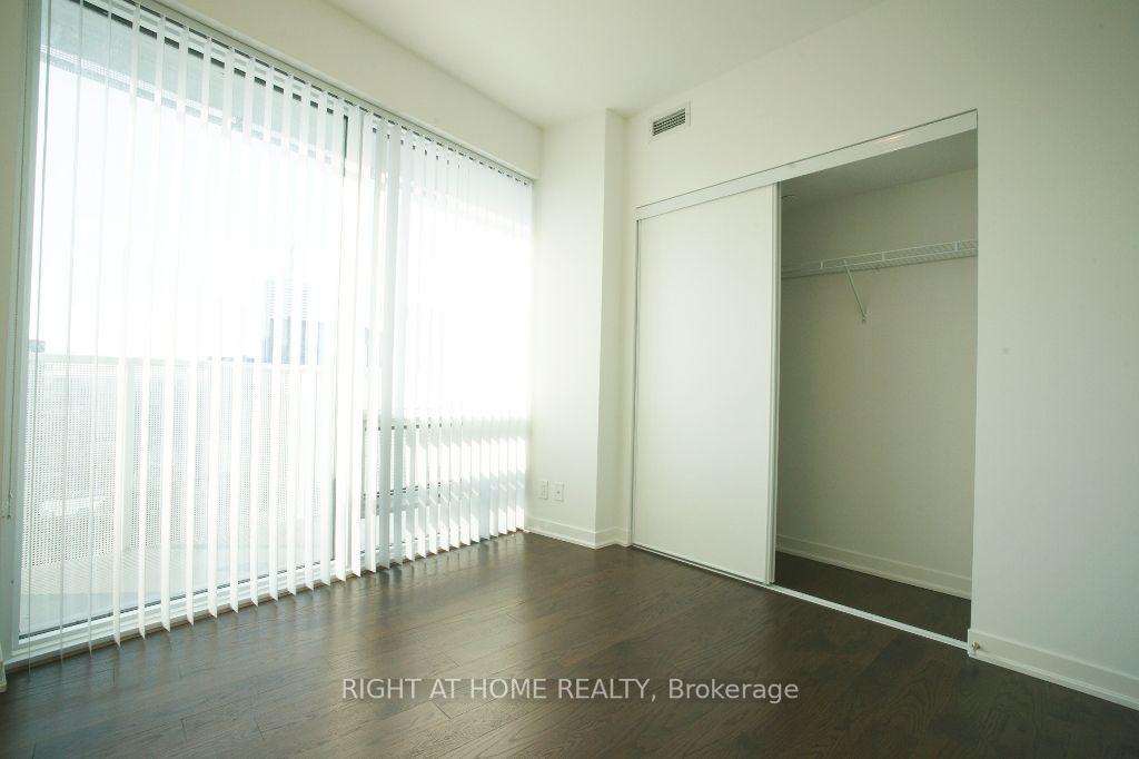 Photo 12 of Unit 5704, 100 Harbour Street, Toronto, Waterfront Communities — HOMEH