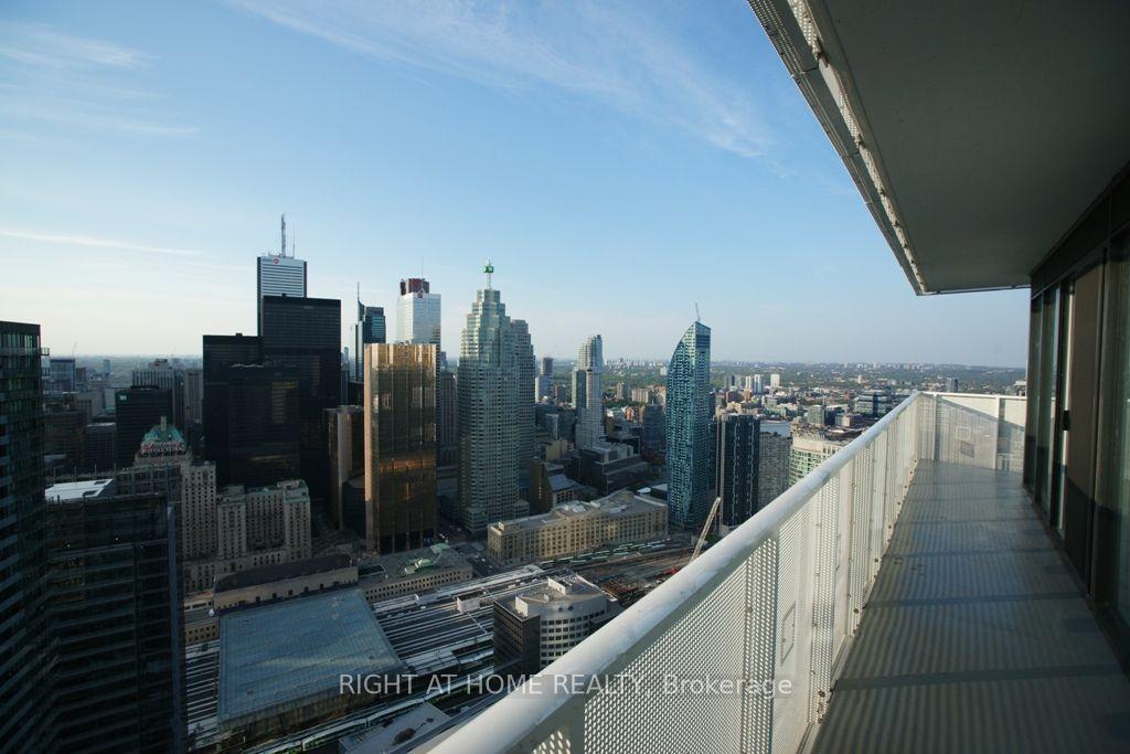 Photo 15 of Unit 5704, 100 Harbour Street, Toronto, Waterfront Communities — HOMEH