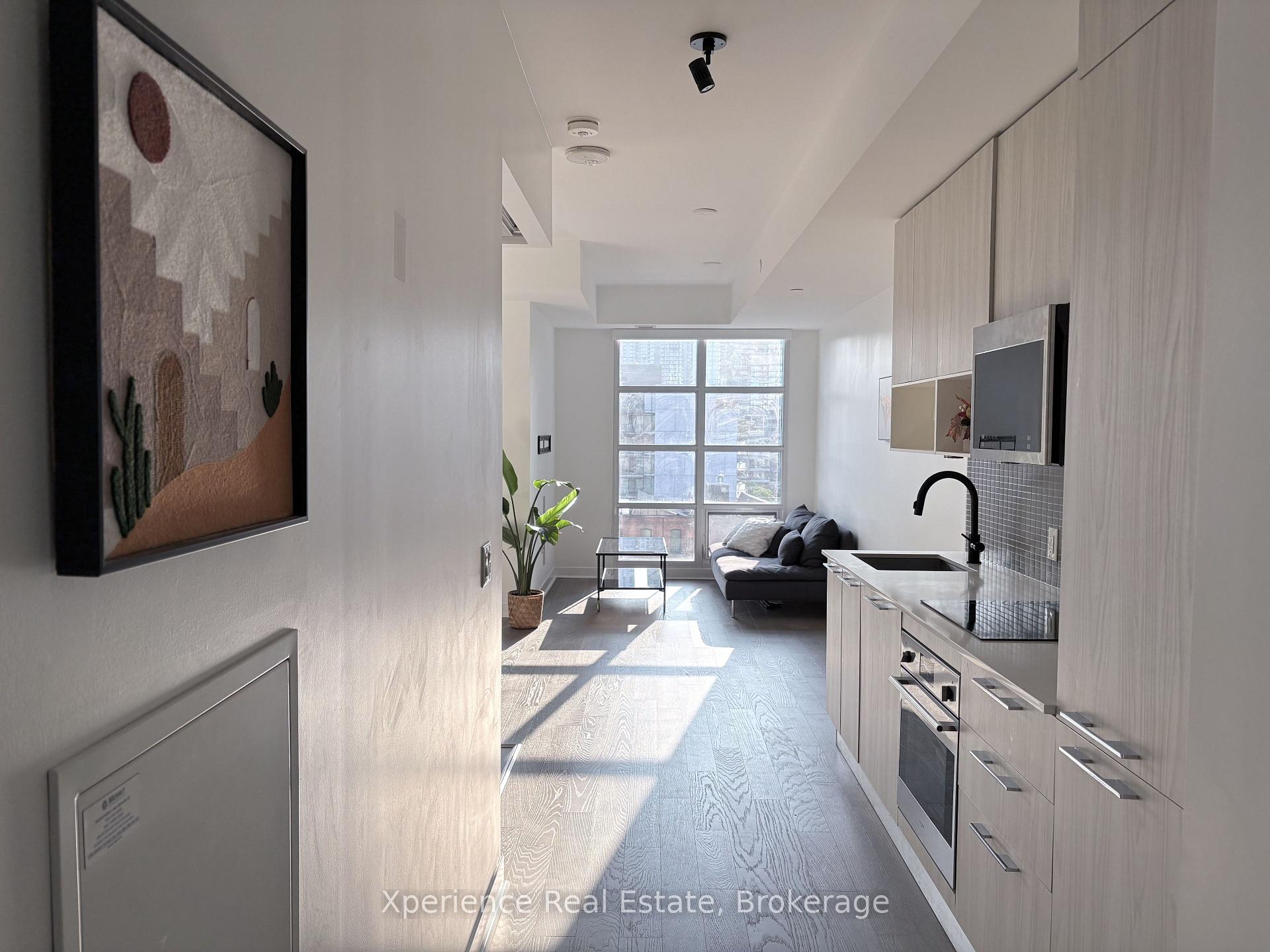 Front of Unit 904, 501 Adelaide Street W