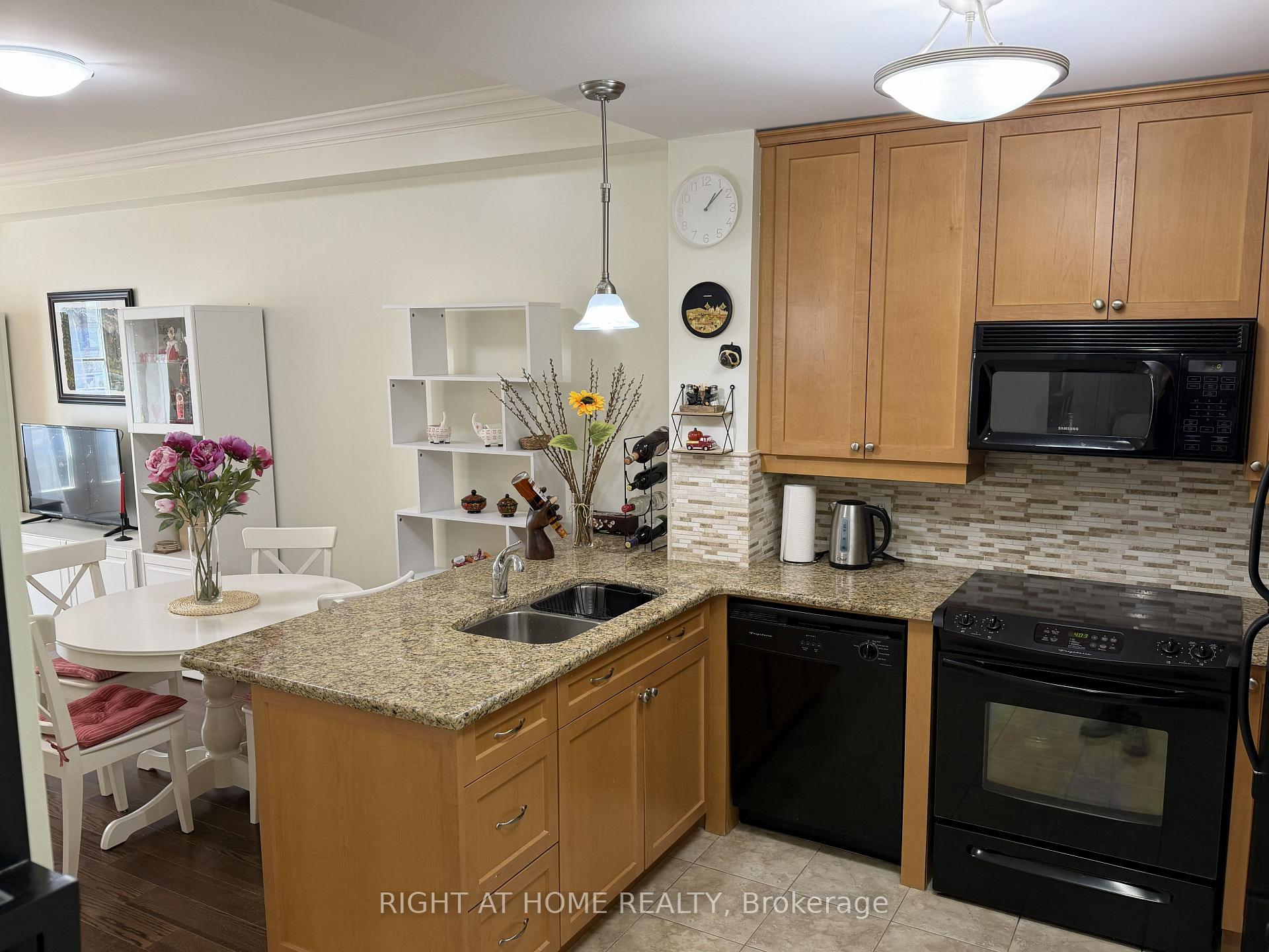 Photo 13 of Unit 309, 60 Ann Street, Caledon, Bolton West — HOMEH