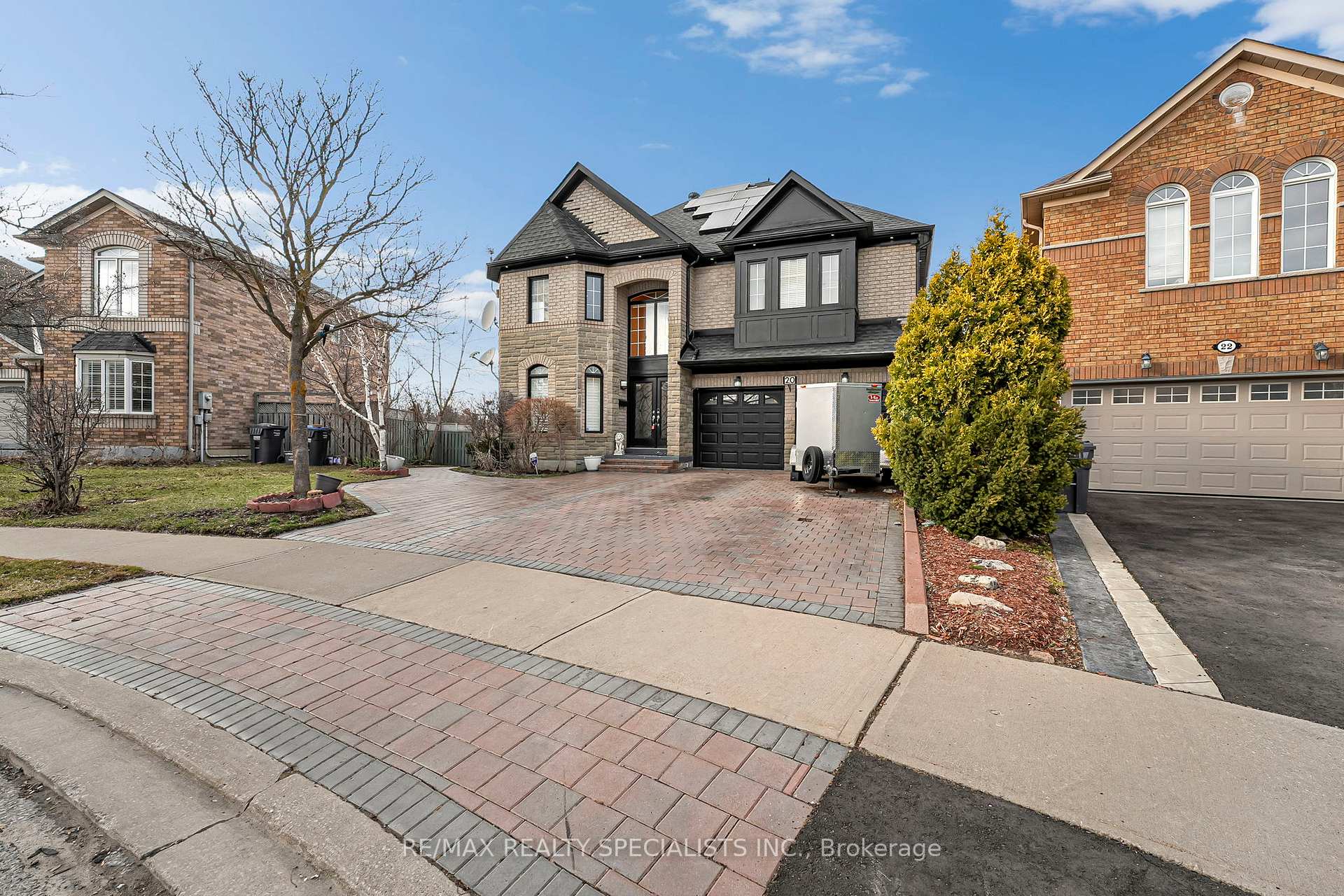 Photo 2 of 20 Silktop Trail, Brampton, Sandringham-Wellington — HOMEH