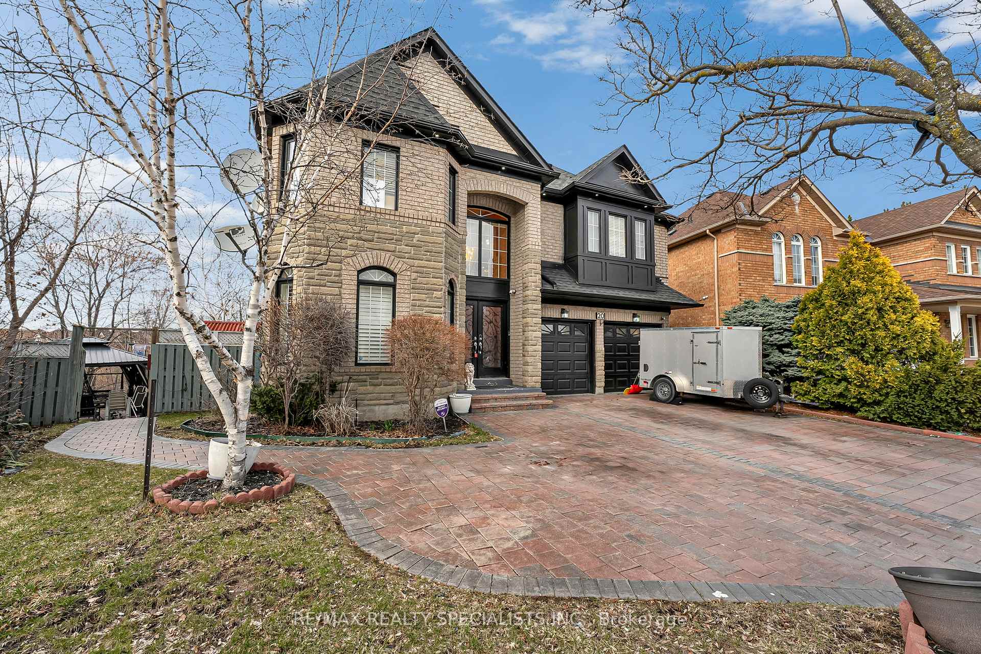 Photo 3 of 20 Silktop Trail, Brampton, Sandringham-Wellington — HOMEH