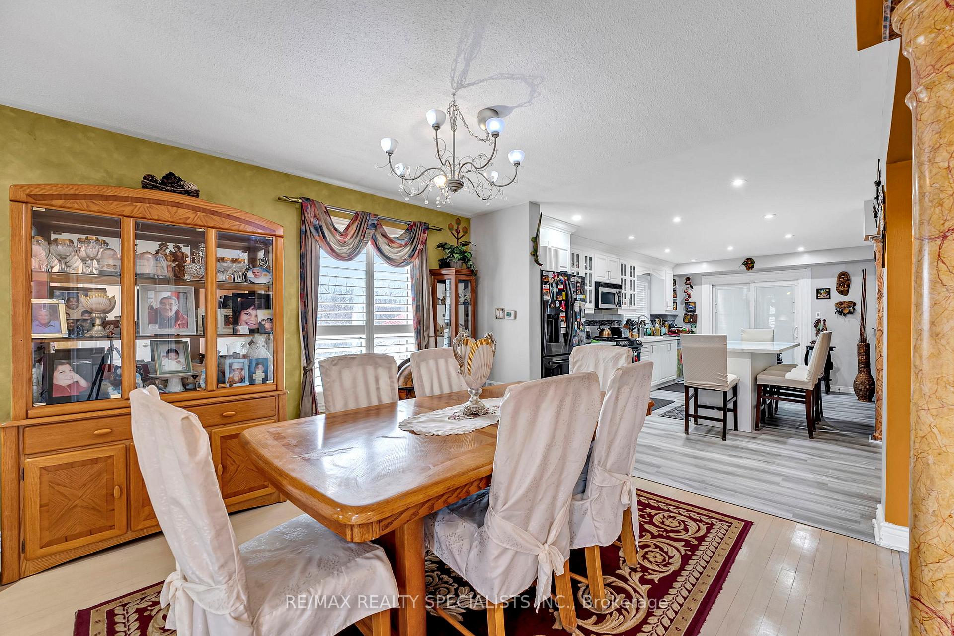Photo 10 of 20 Silktop Trail, Brampton, Sandringham-Wellington — HOMEH