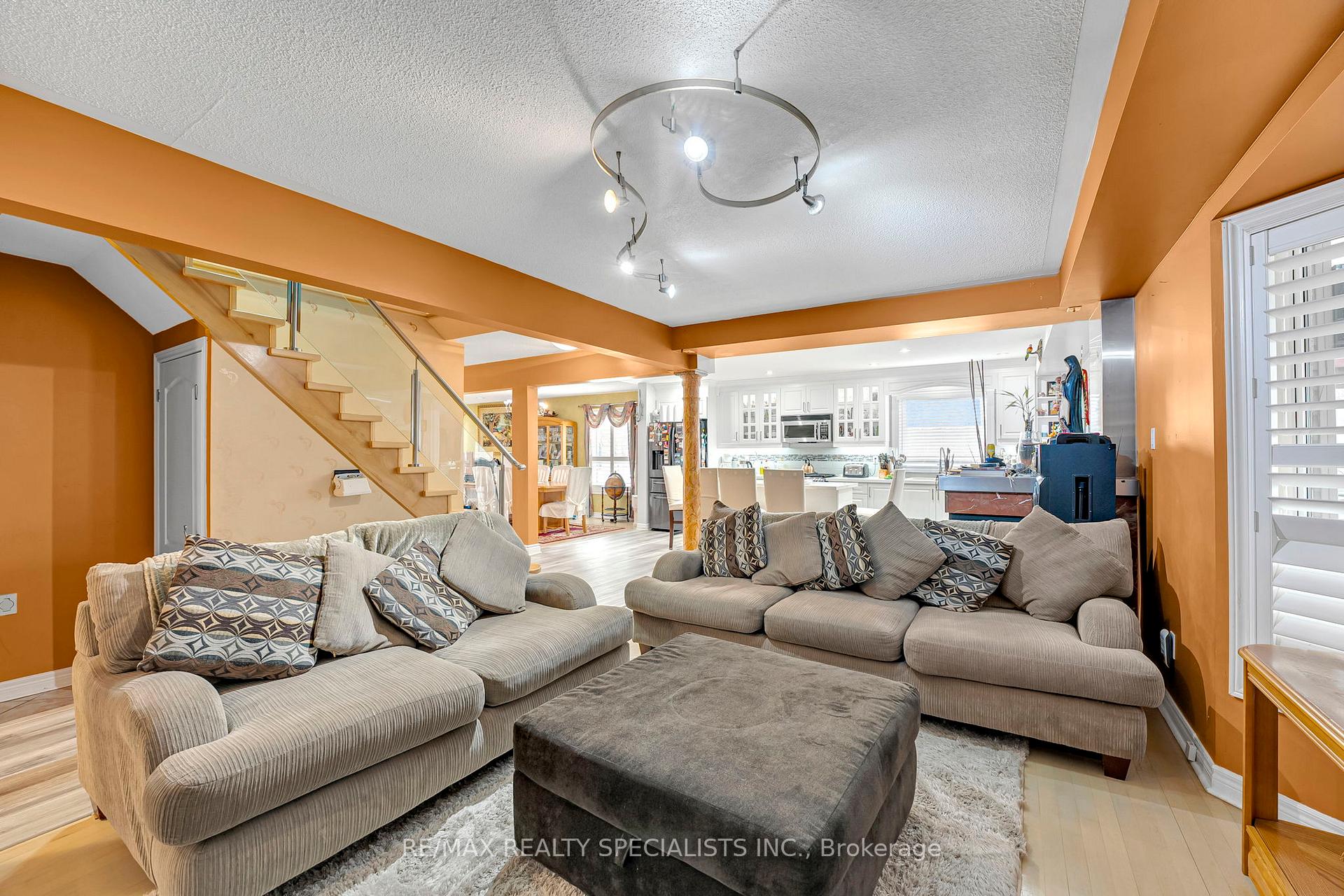 Photo 17 of 20 Silktop Trail, Brampton, Sandringham-Wellington — HOMEH
