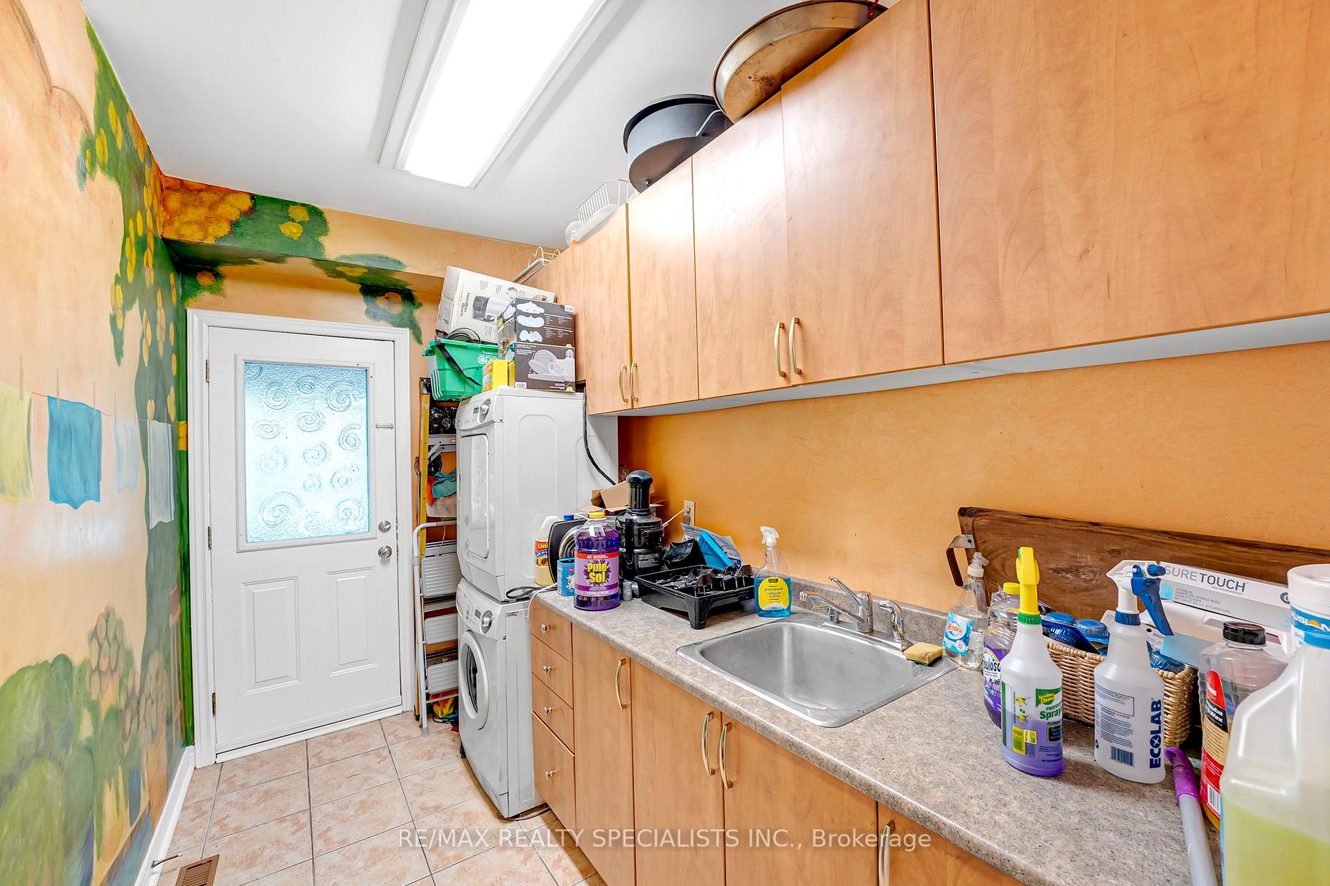 Photo 18 of 20 Silktop Trail, Brampton, Sandringham-Wellington — HOMEH