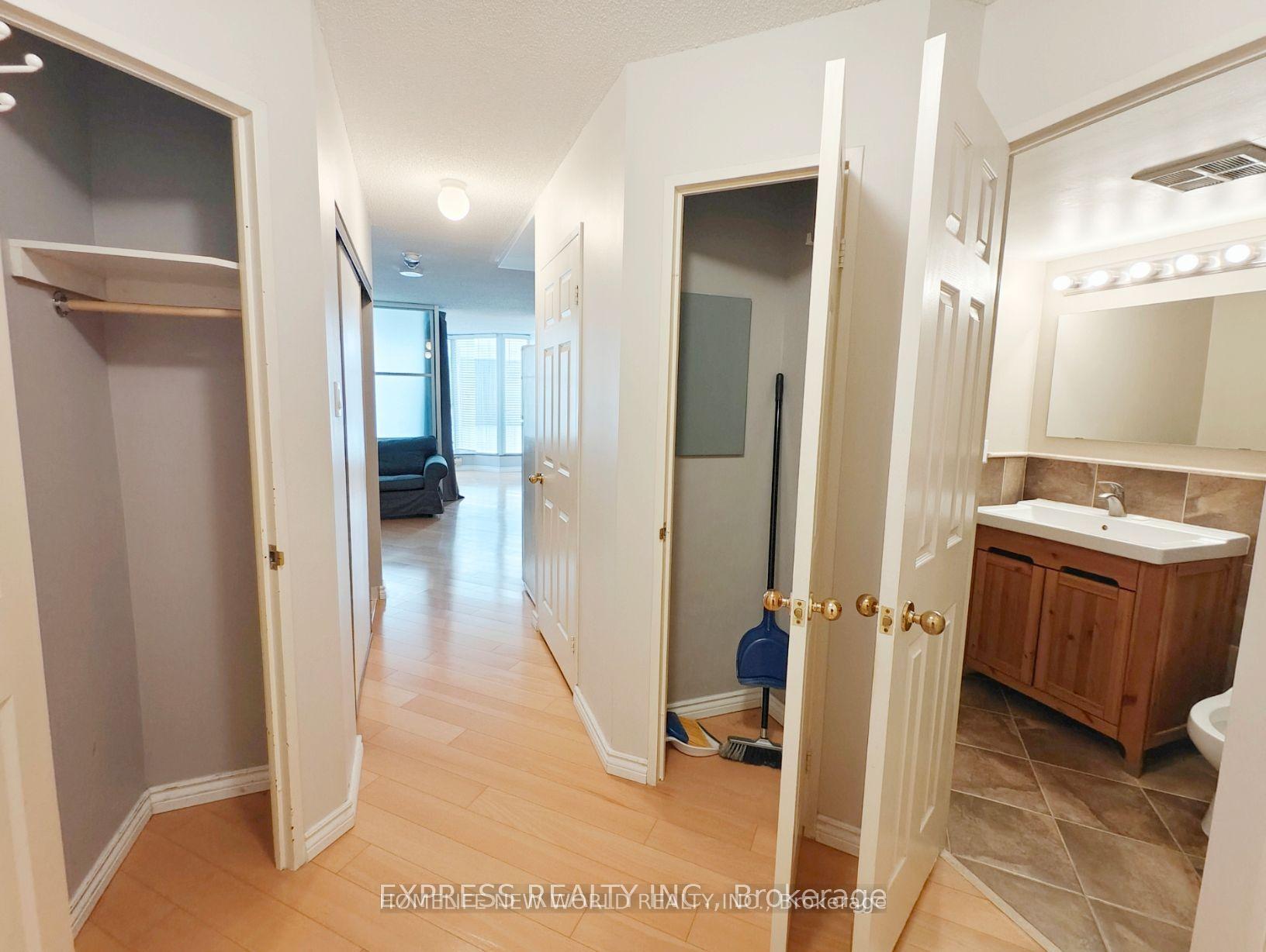 Photo 5 of Unit 604, 55 Centre Avenue, Toronto, Bay Street Corridor — HOMEH