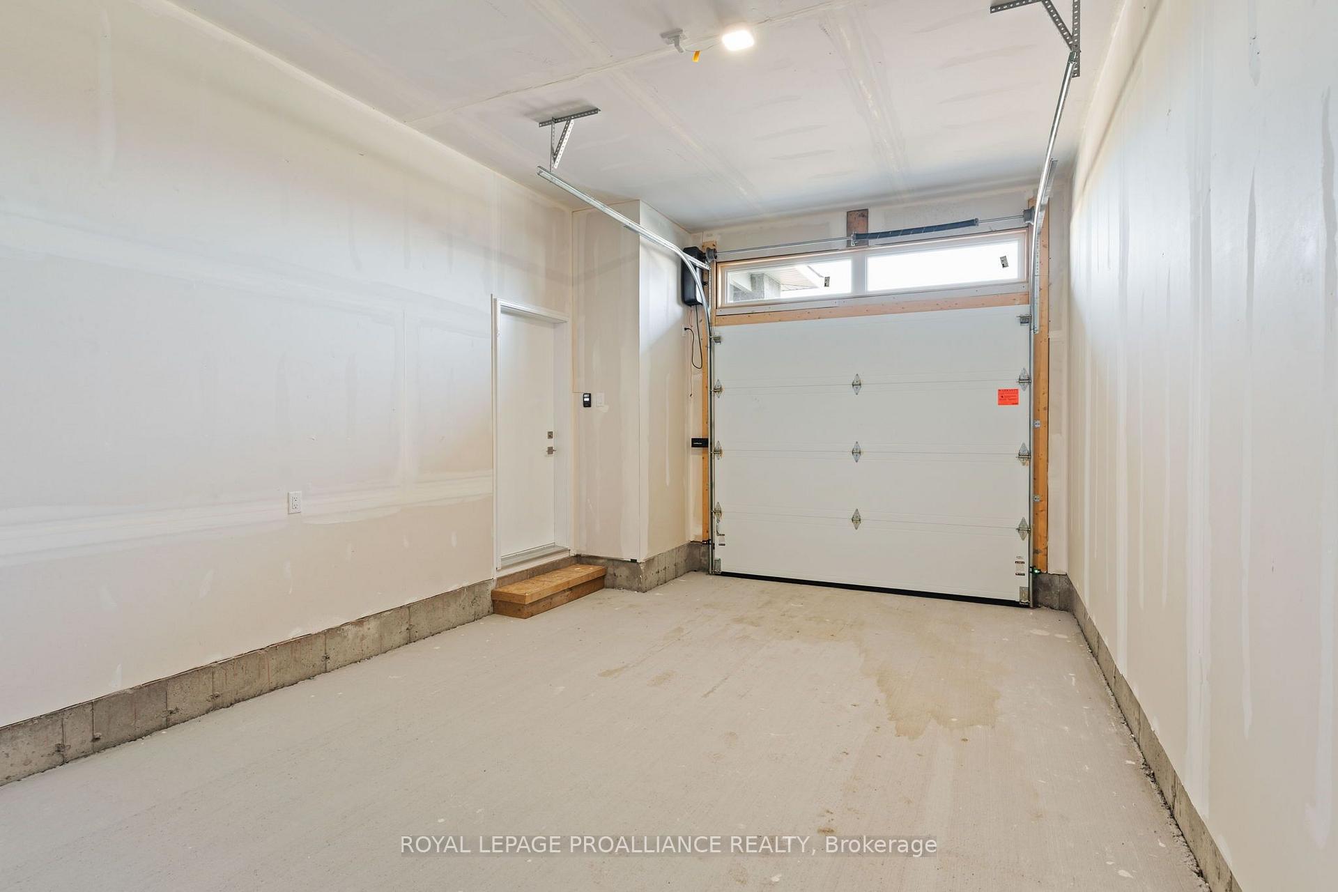 Photo 8 of 1086 Moore Street, Brockville, Brockville — HOMEH