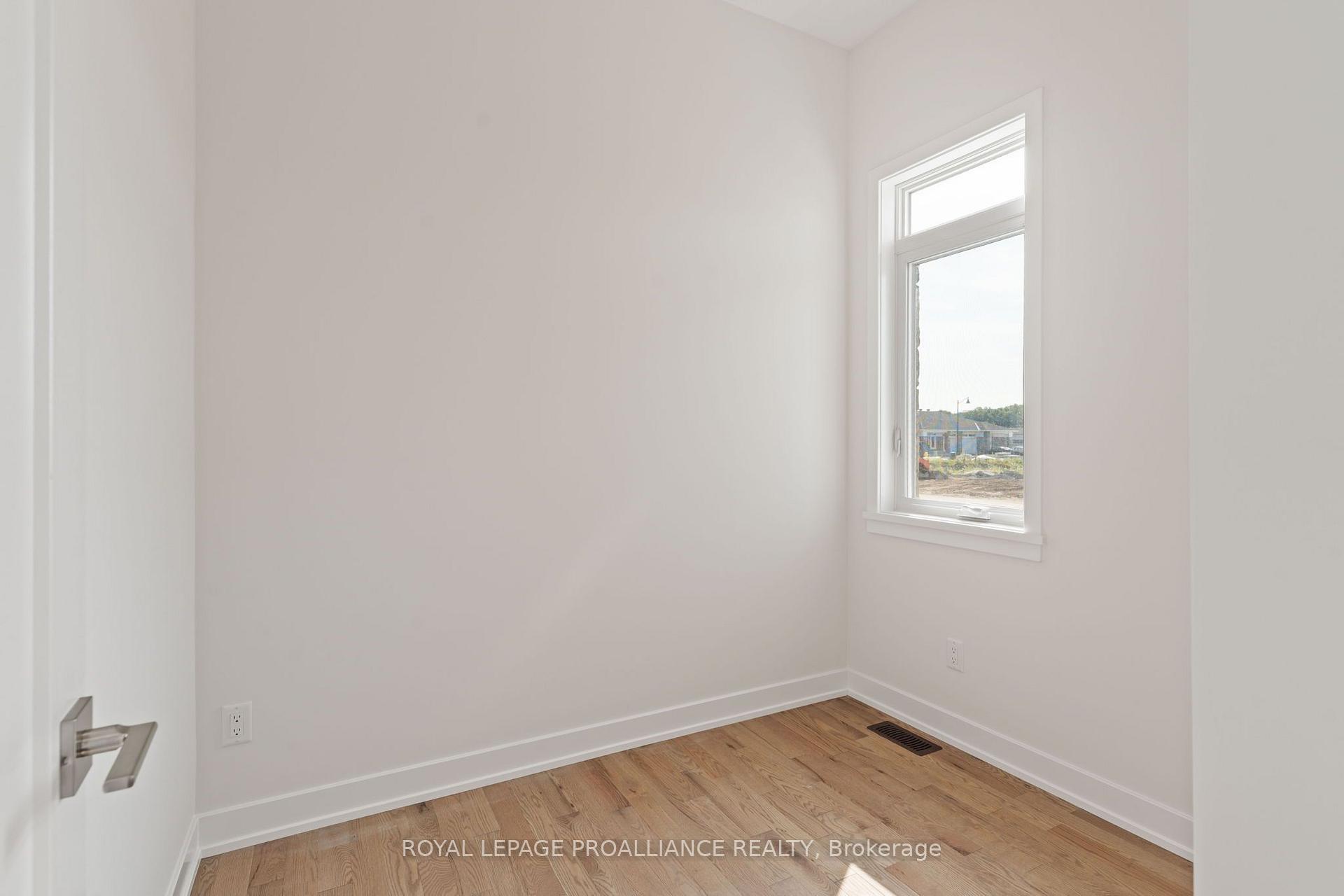 Photo 12 of 1086 Moore Street, Brockville, Brockville — HOMEH
