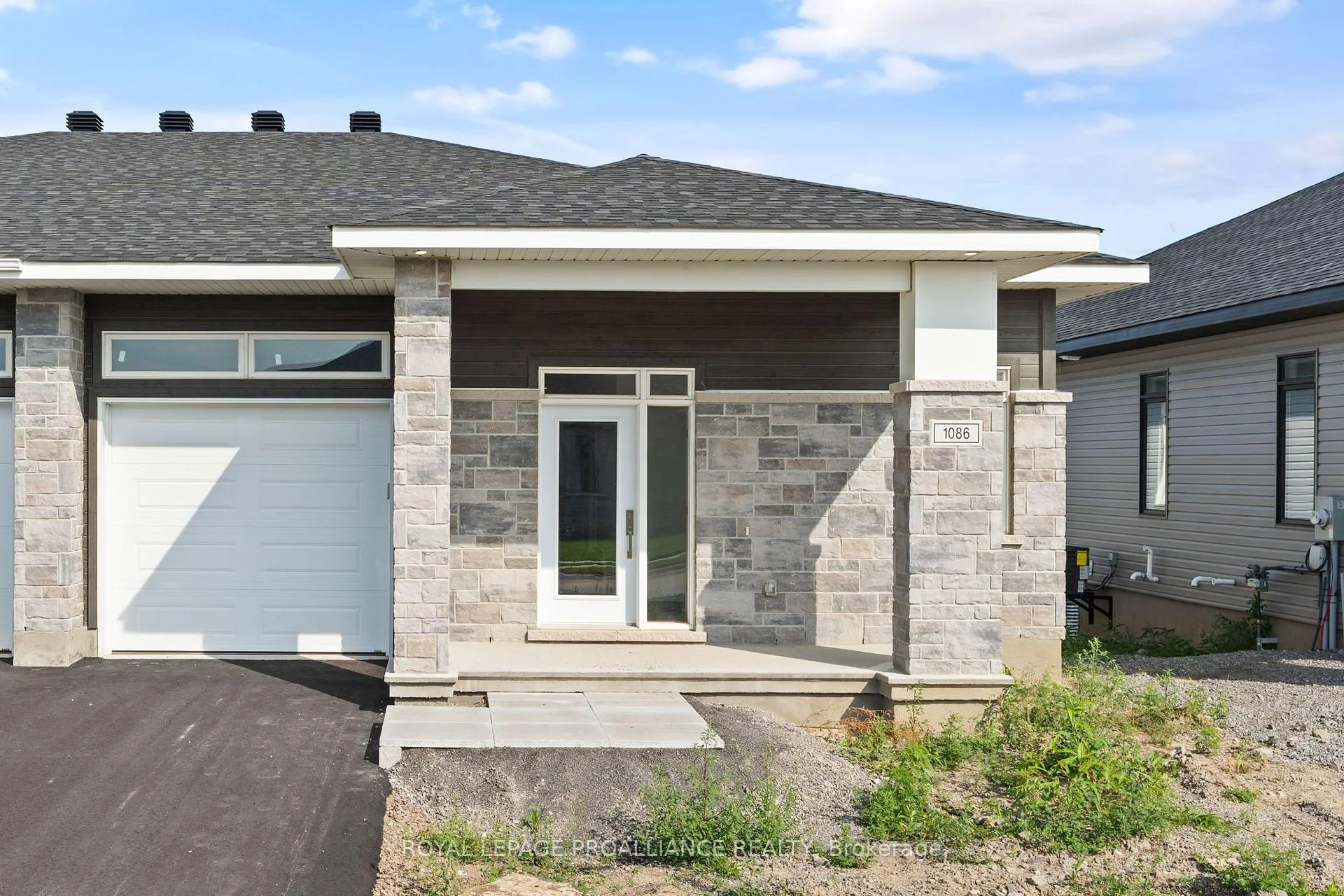 Photo 2 of 1086 Moore Street, Brockville, Brockville — HOMEH
