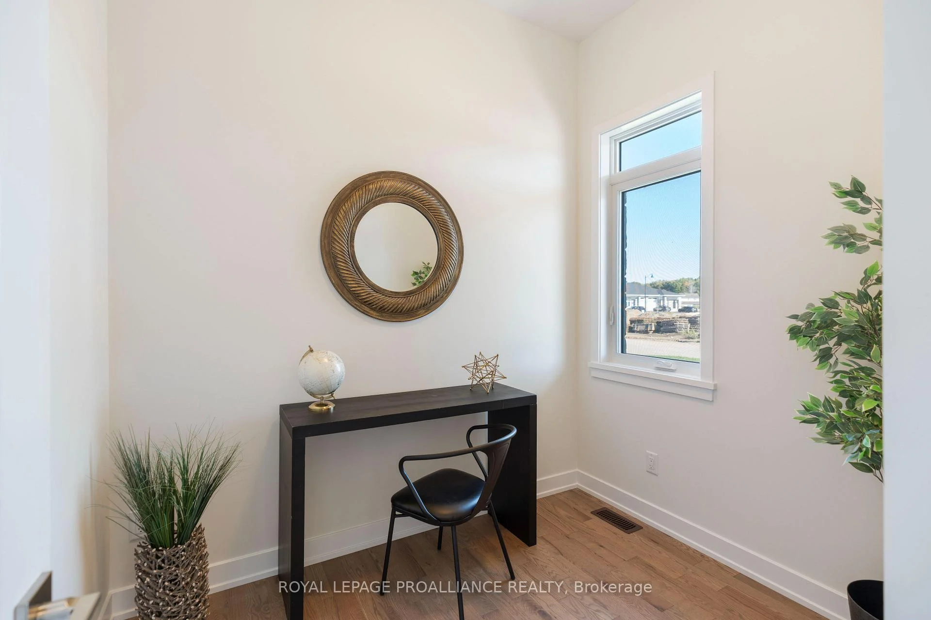 Photo 13 of 1086 Moore Street, Brockville, Brockville — HOMEH