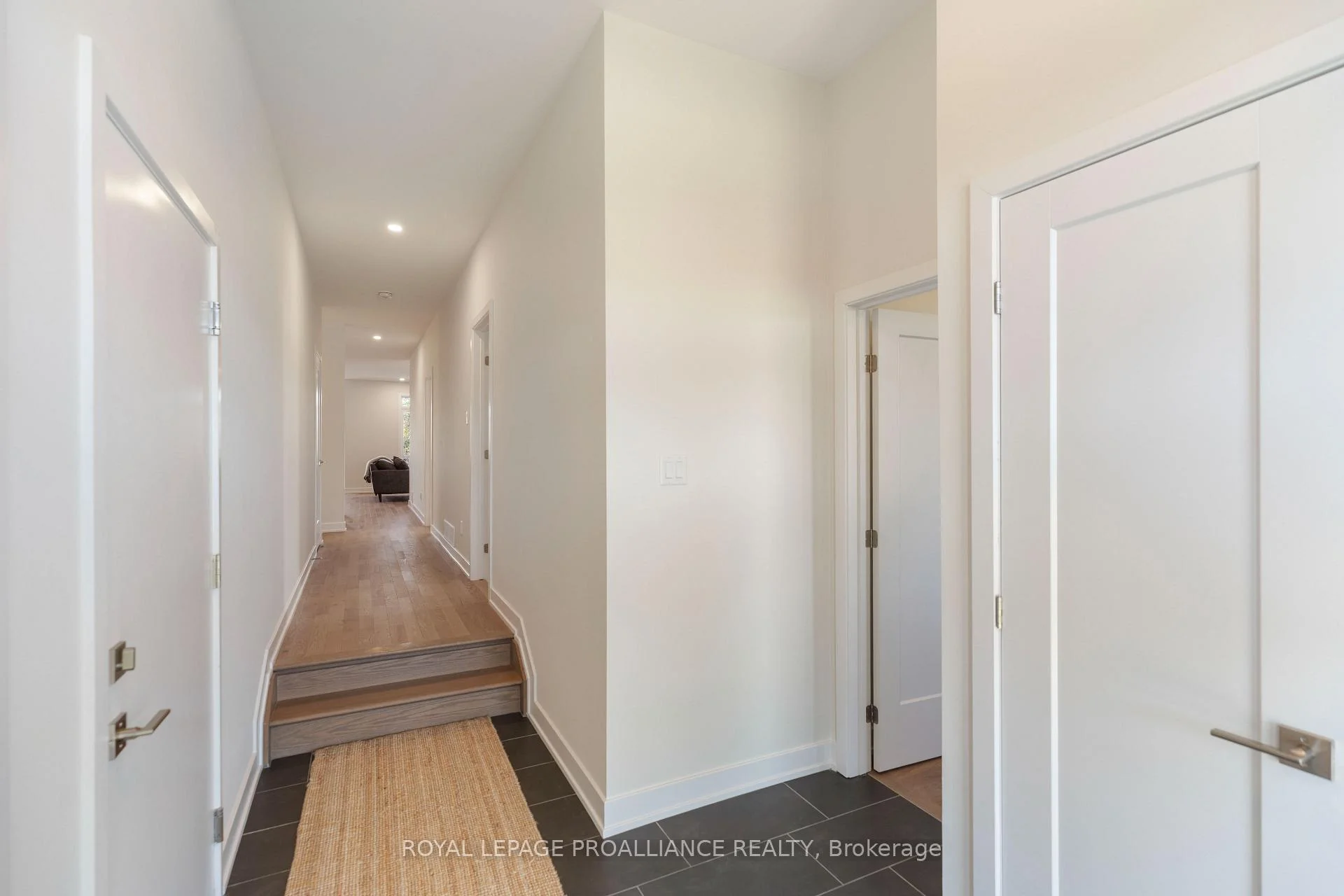 Photo 15 of 1086 Moore Street, Brockville, Brockville — HOMEH