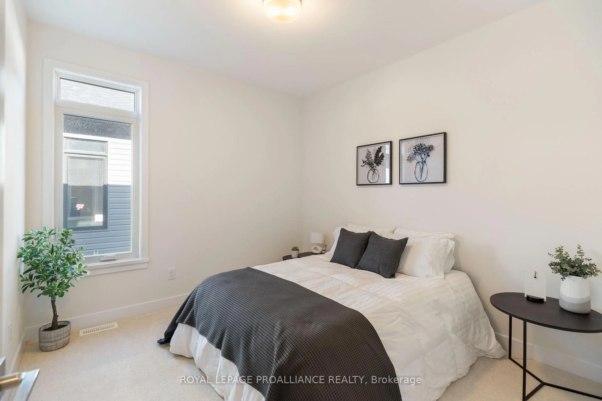 Photo 17 of 1086 Moore Street, Brockville, Brockville — HOMEH