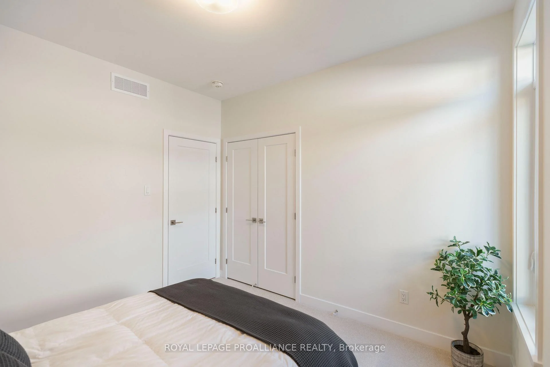 Photo 19 of 1086 Moore Street, Brockville, Brockville — HOMEH