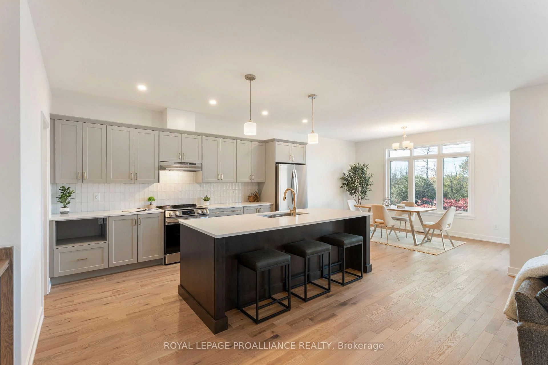 Photo 41 of 1086 Moore Street, Brockville, Brockville — HOMEH