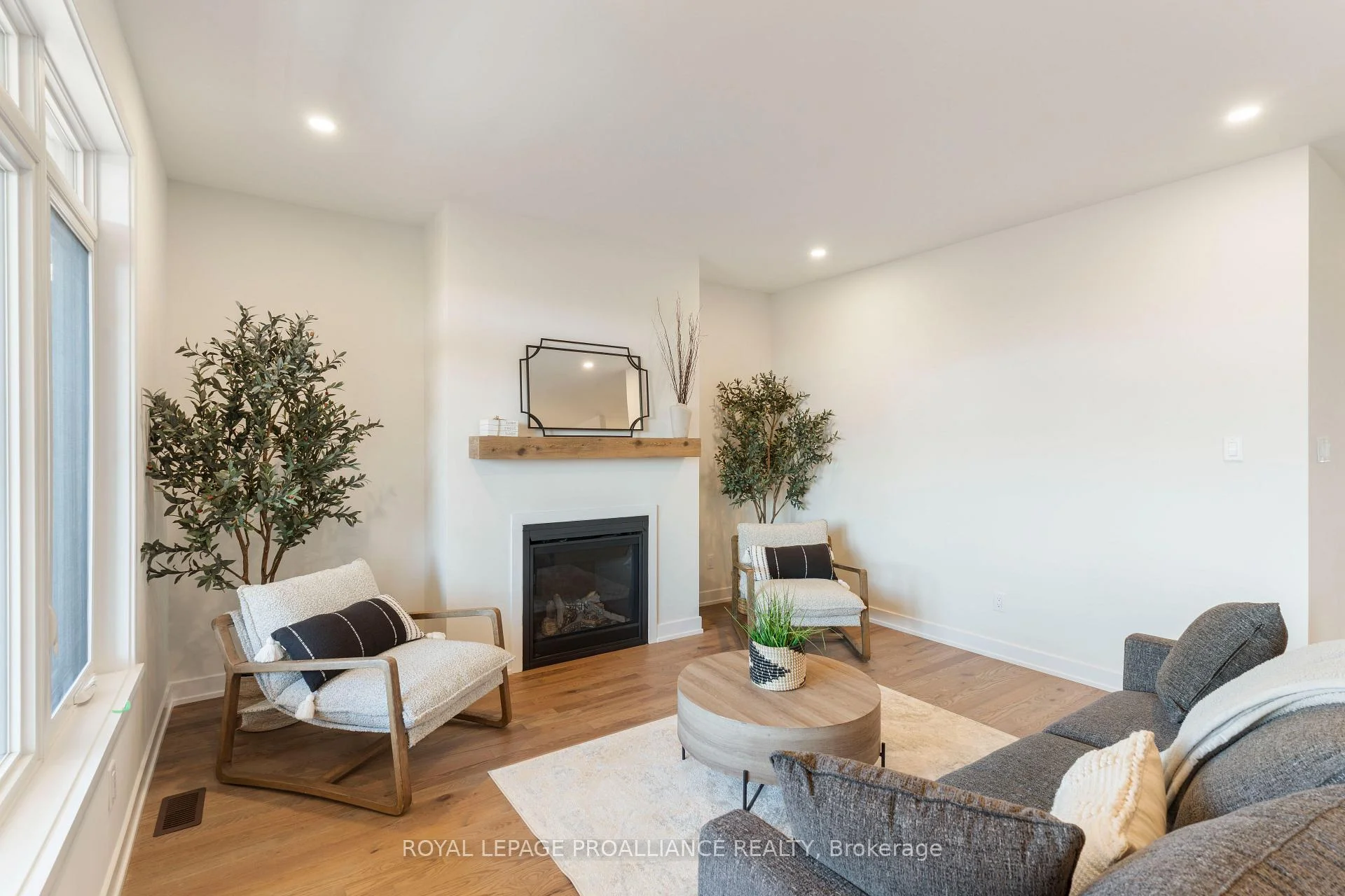 Photo 77 of 1086 Moore Street, Brockville, Brockville — HOMEH
