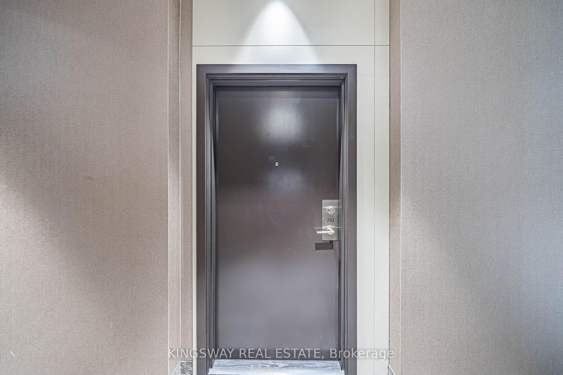 Photo 6 of Unit 203, 38 Honeycrisp Crescent, Vaughan, Vaughan Corporate Centre — HOMEH