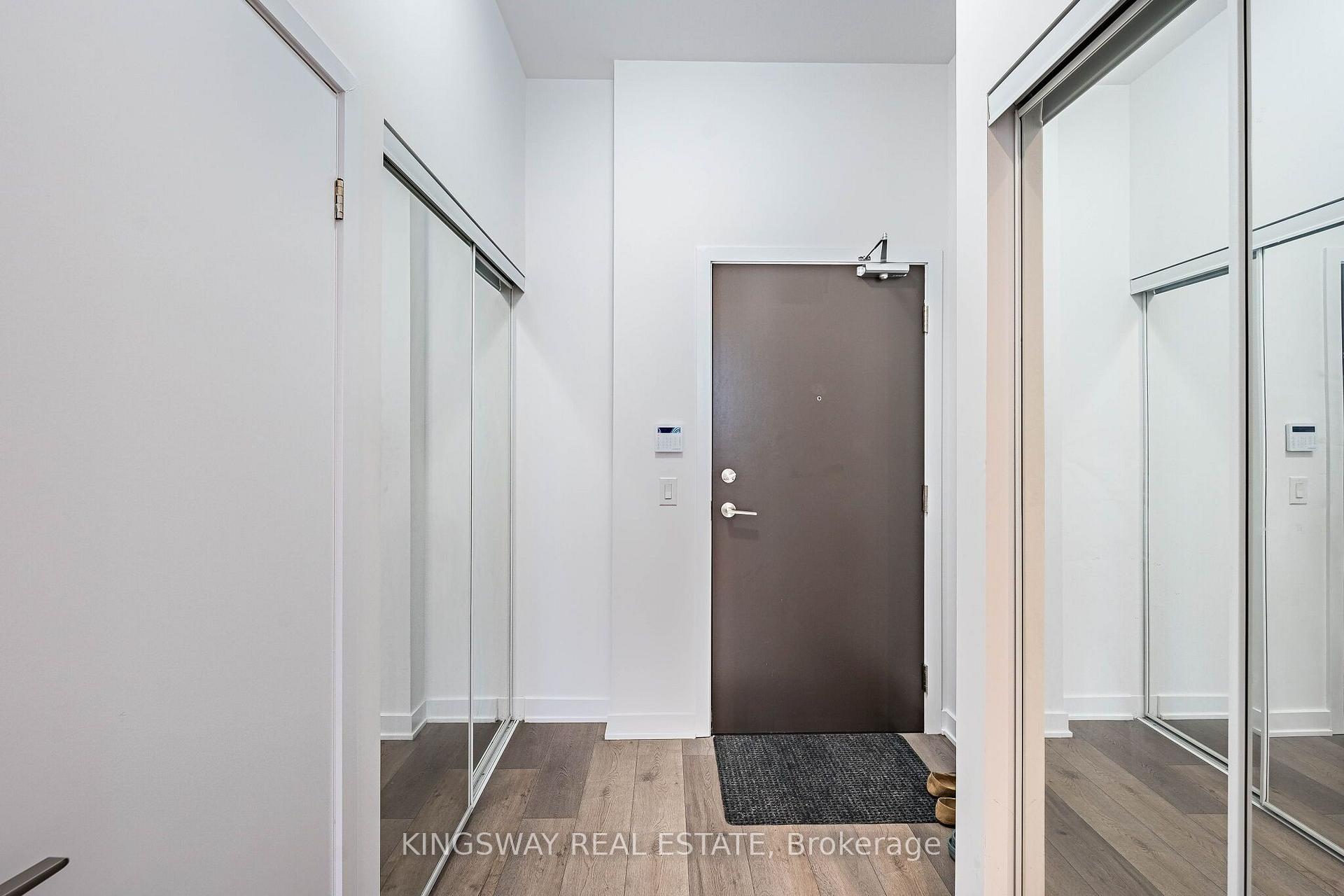 Photo 7 of Unit 203, 38 Honeycrisp Crescent, Vaughan, Vaughan Corporate Centre — HOMEH