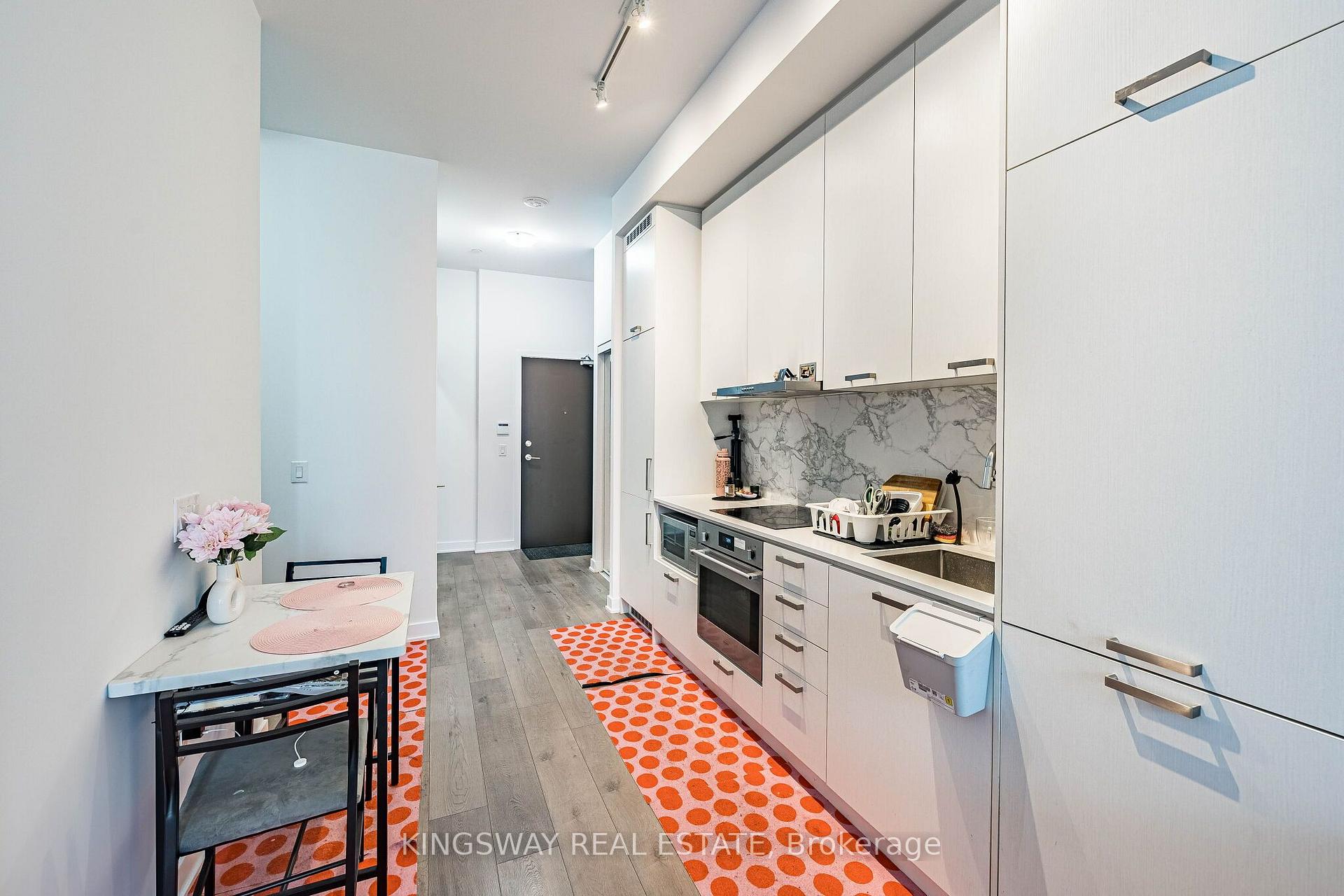 Photo 12 of Unit 203, 38 Honeycrisp Crescent, Vaughan, Vaughan Corporate Centre — HOMEH