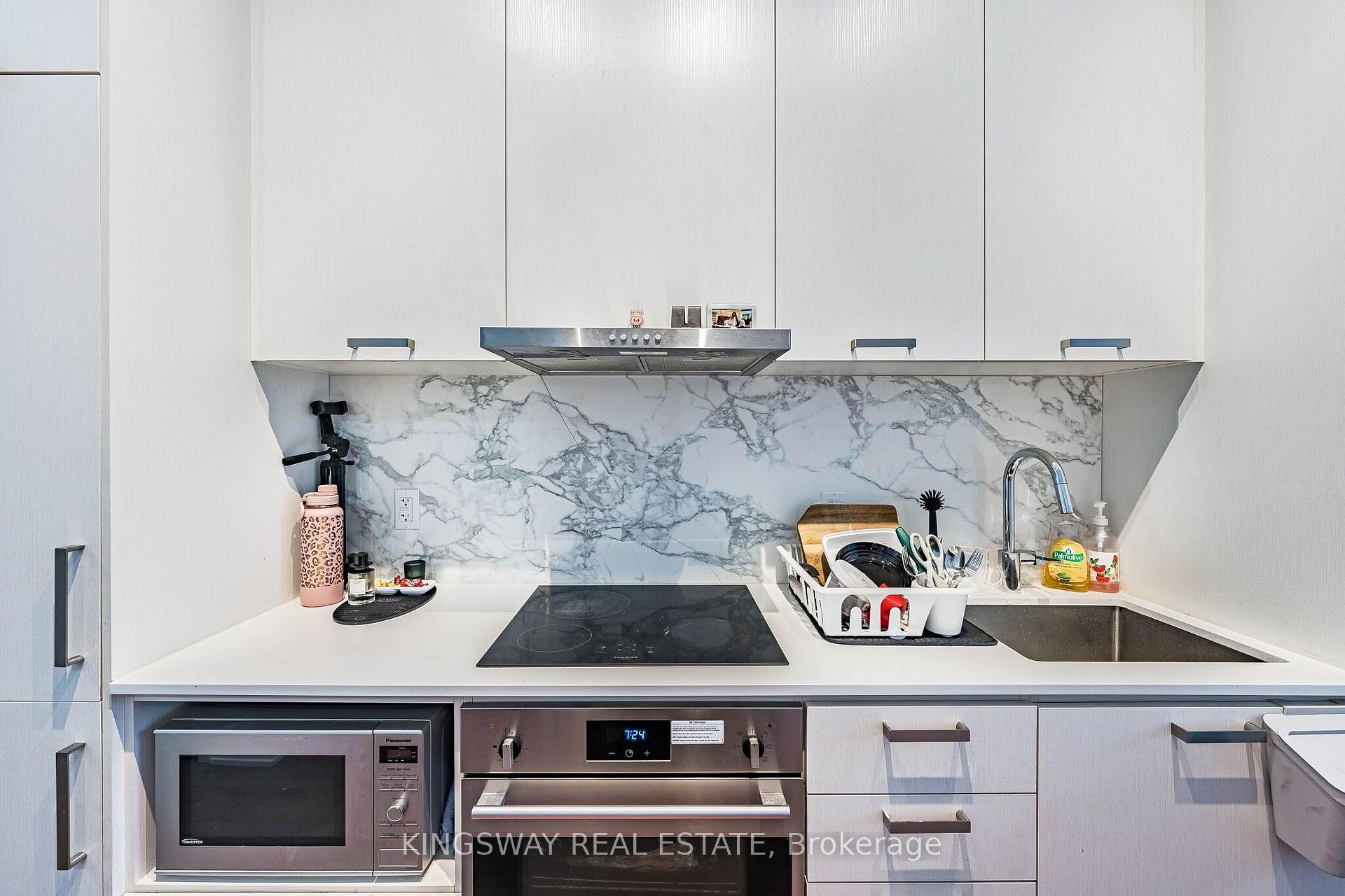 Photo 13 of Unit 203, 38 Honeycrisp Crescent, Vaughan, Vaughan Corporate Centre — HOMEH